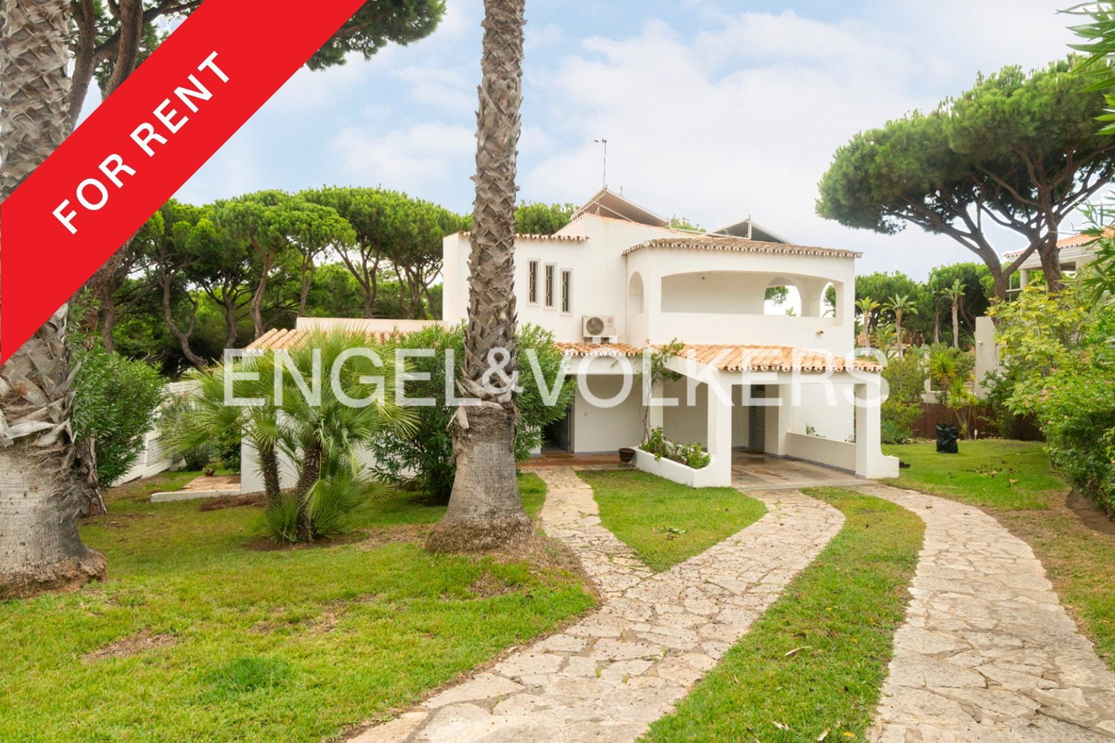 3-bedroom Villa for Long-Term Rent - minutes from Ancão Beach