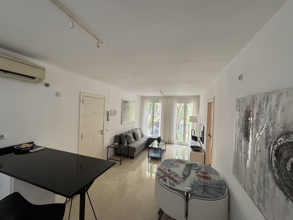 Modern pied-à-terre in an exquisite Old Town location