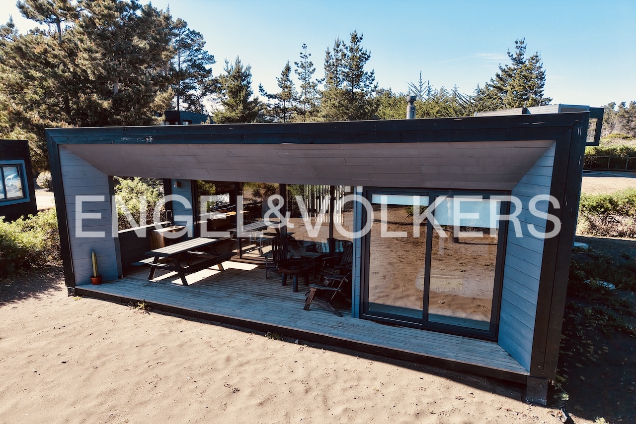 Casa Nueva Amoblada en Condominio Primera Línea