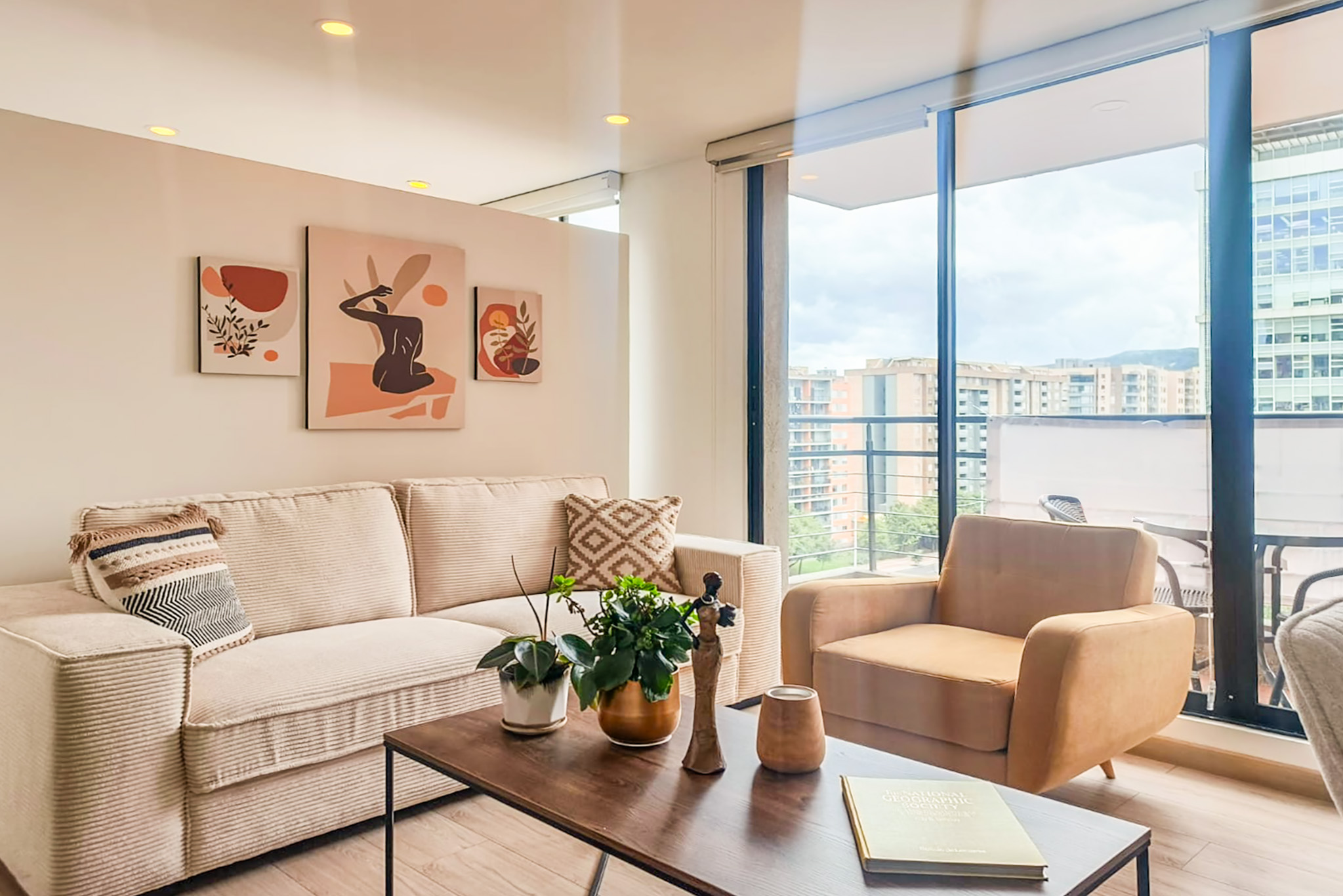 Moderno apartaestudio con balcón y clubhouse para venta en Colina