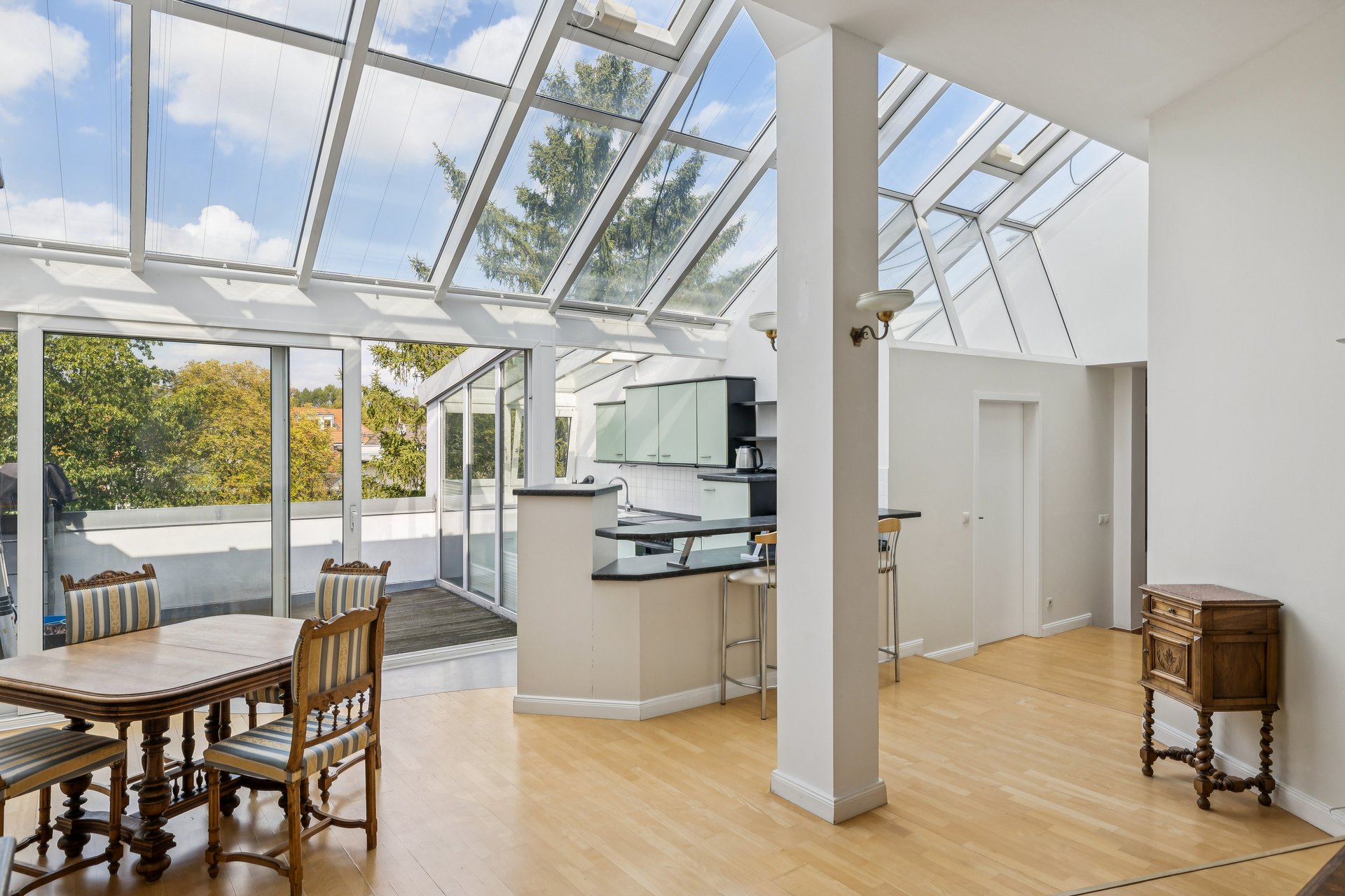 Lichtdurchflutete Dachgeschosswohnung in Friedrichshagen mit Dachterrasse