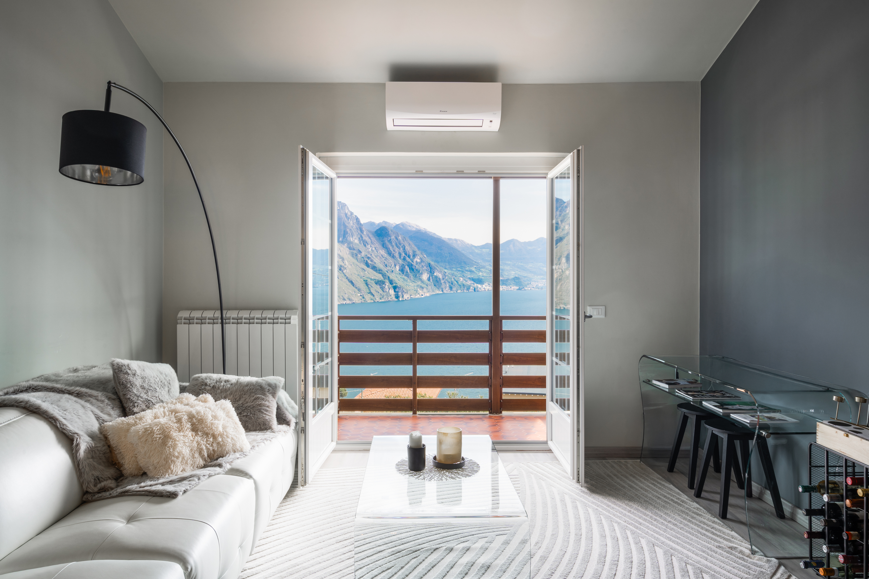 Elegante trilocale con giardino e vista lago a Riva di Solto