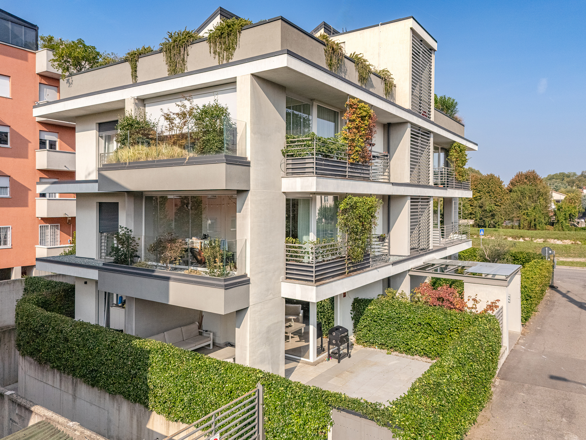 Apartment with garden