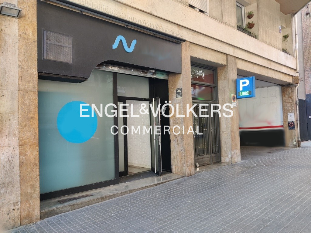 Local comercial con parquing propio en Sant Antoni