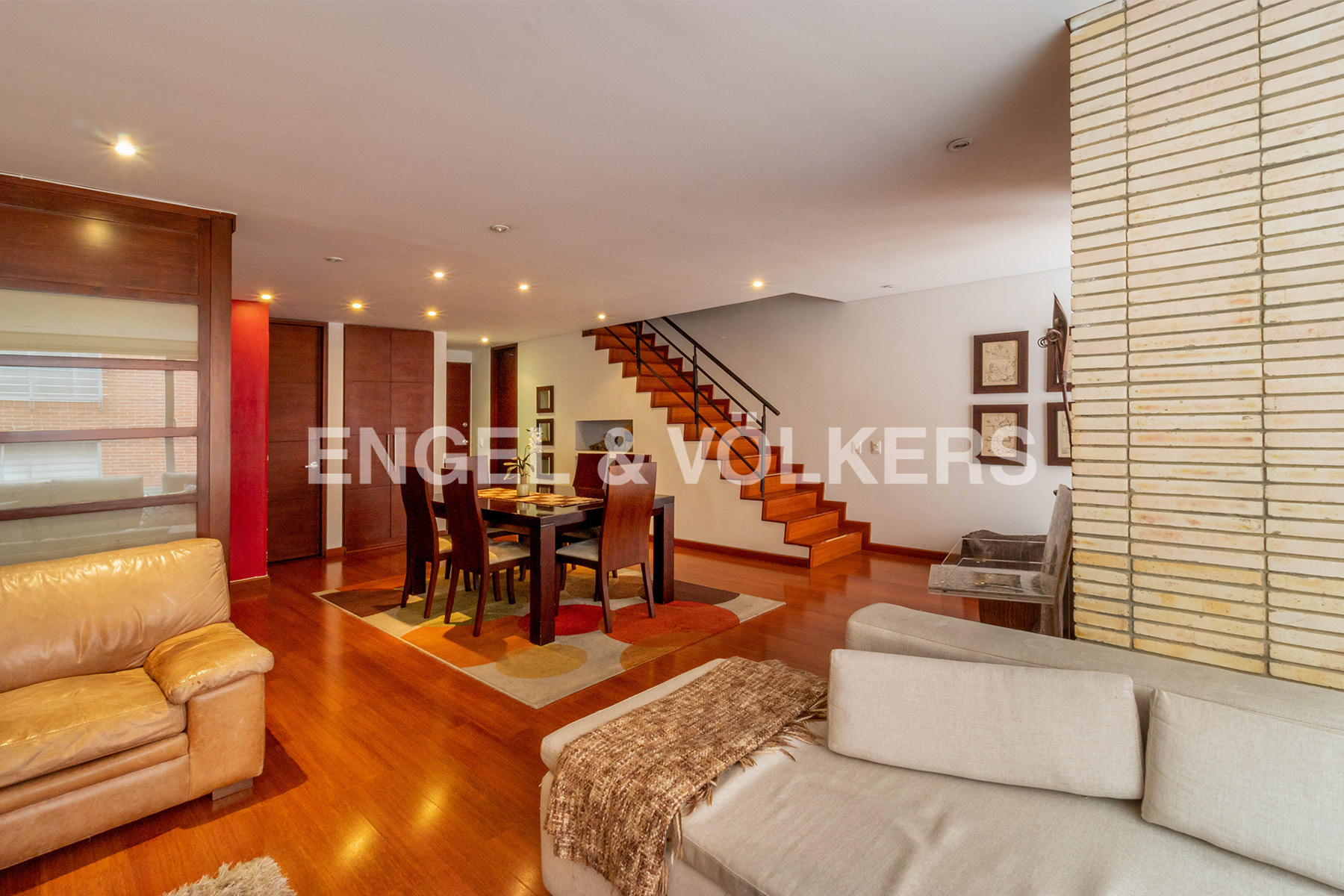 Apartamento con balcón para arriendo en San Patricio
