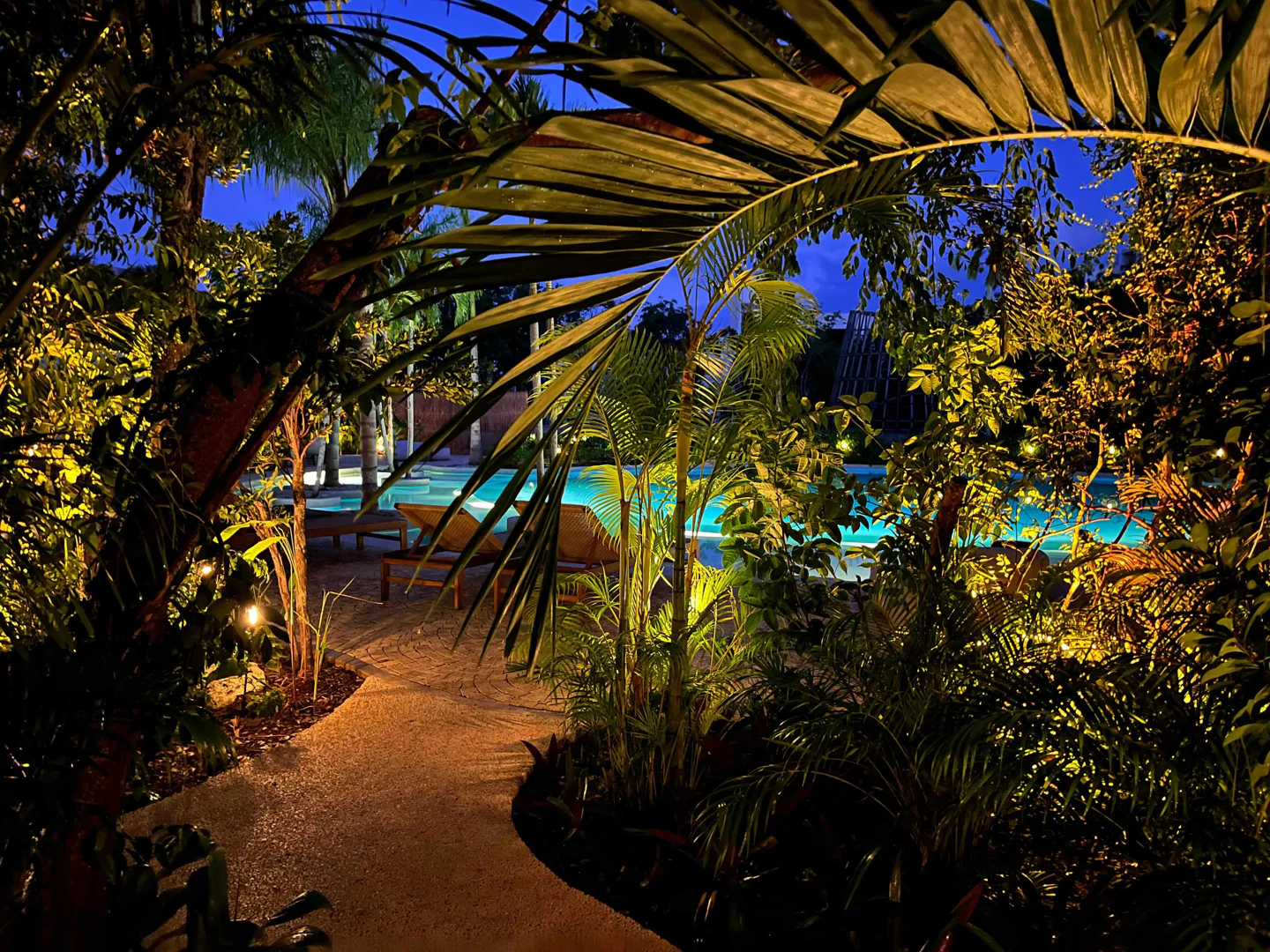 Luxury Jungle-View Furnished Loft in Aflora 4