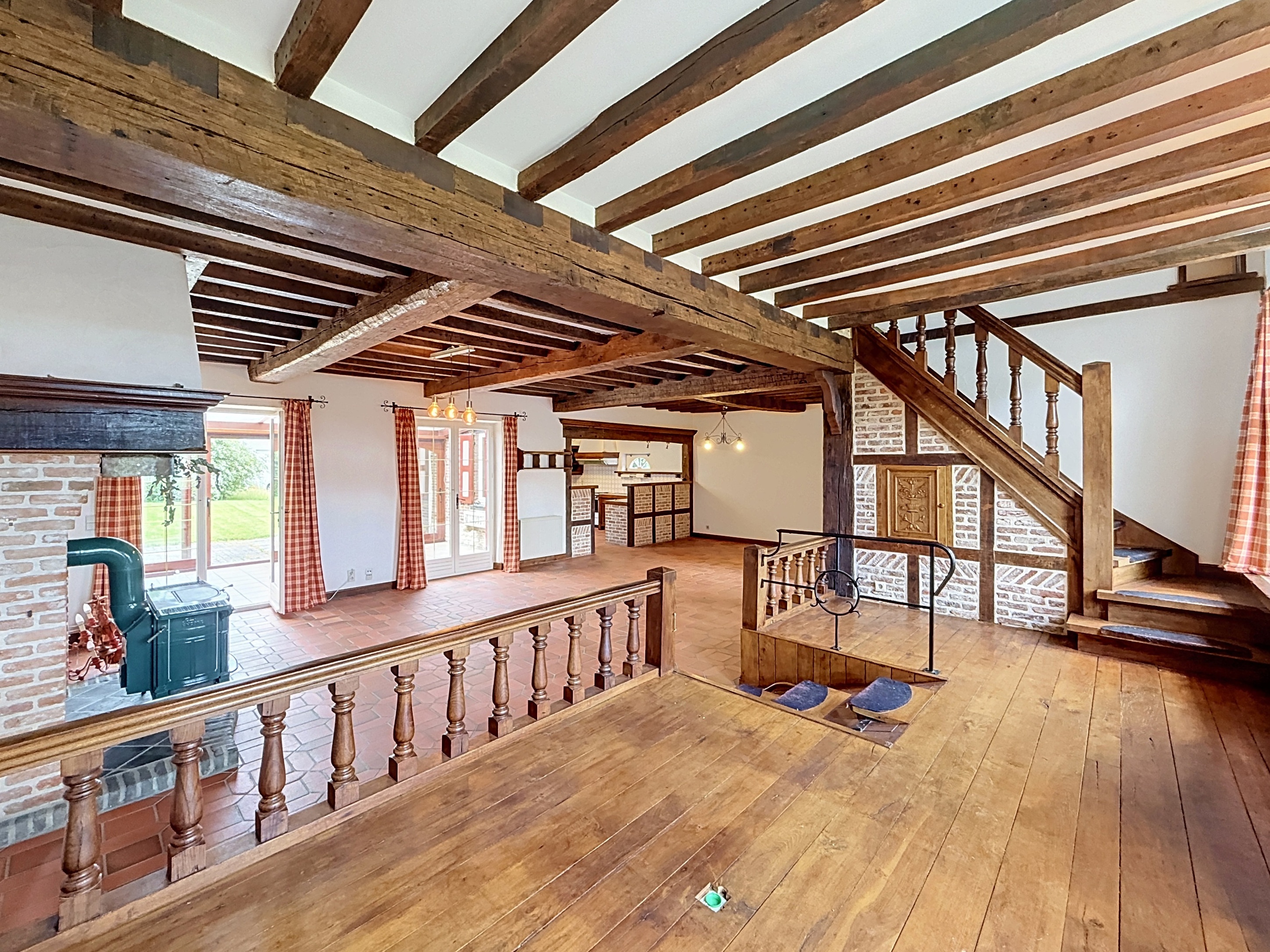 Prachtig lichtrijk huis met 2 slaapkamers, tuin en dubbele garage