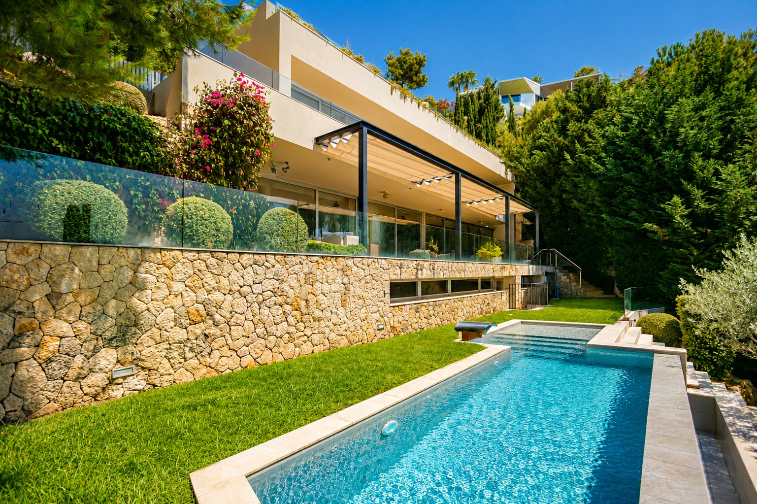 Villa moderna con vistas al mar en un entorno tranquilo en la Costa d’en Blanes
