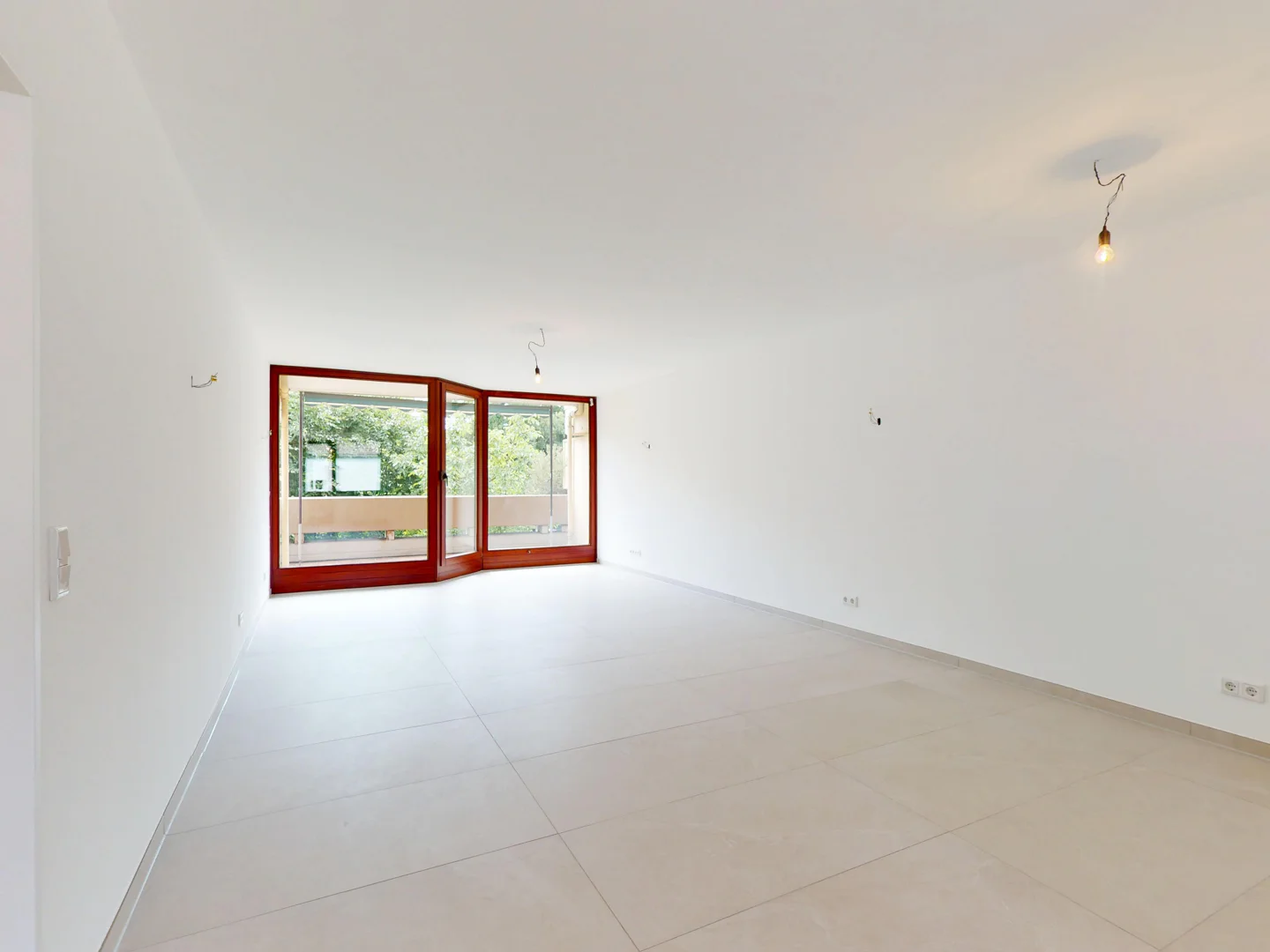Erstbezug nach exklusiver Renovierung - barrierefreie 3-Zimmer-Wohnung mit Lift, Balkon und Tiefgarage im Zentrum von Moers - Photo 1