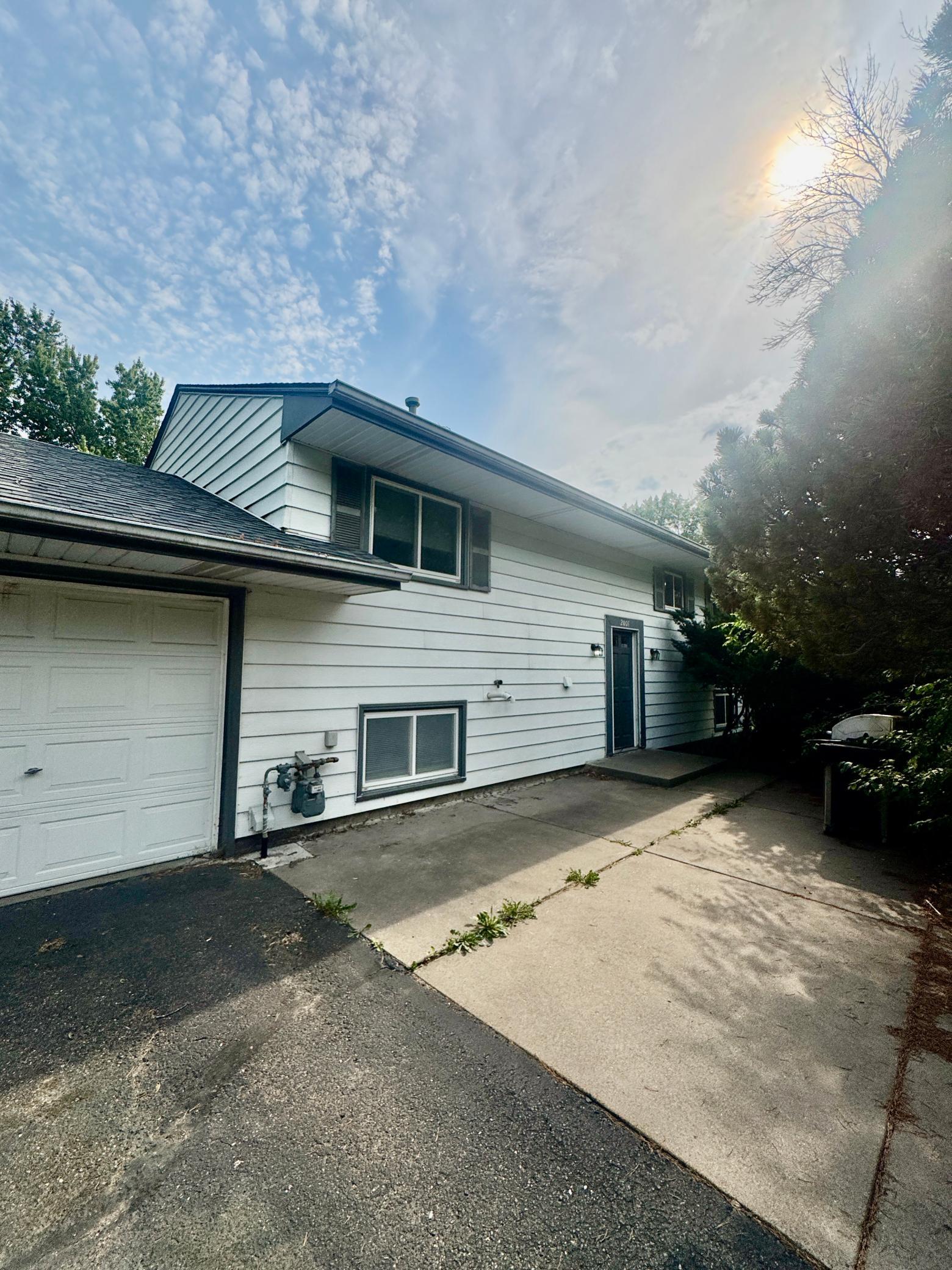 5-Bed Split-Level Rental in Brooklyn Park