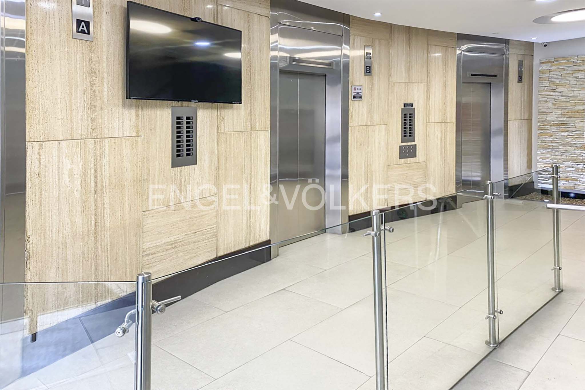 Disponible en renta: oficina individual o nivel completo (4) en sector exclusivo