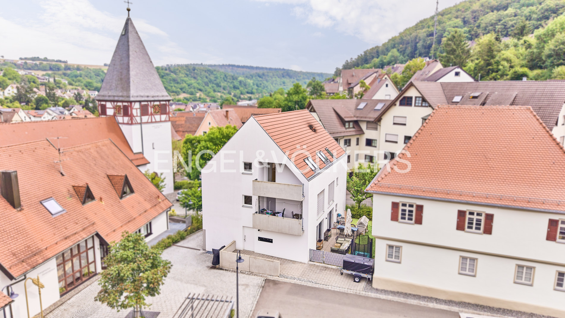 Tolle Dachgeschosswohnung in zentraler Lage von Mönsheim mit Neubaucharakter