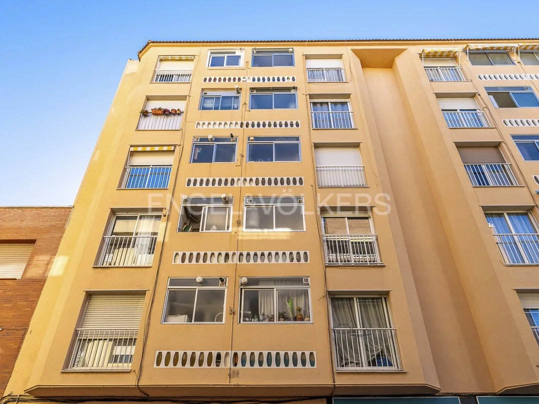 Spacious exterior apartment in the center of Torredembarra