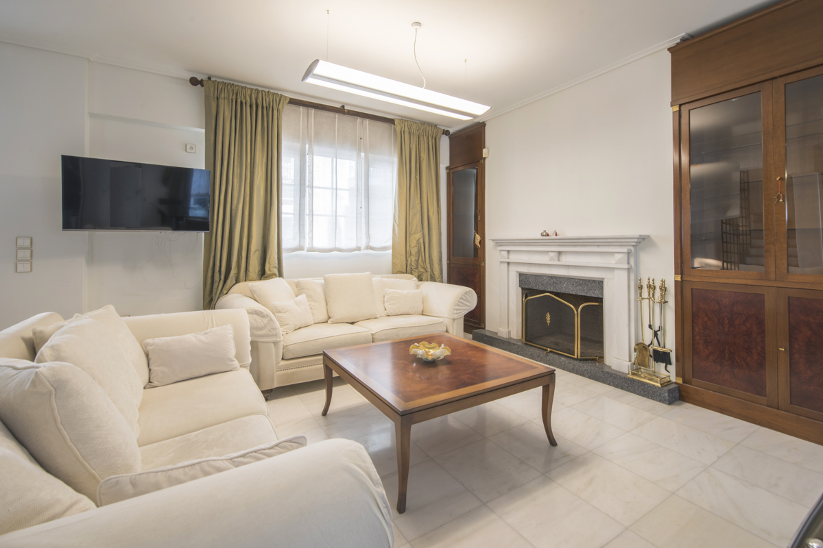 Luxury 3-level detached house in Sepolia