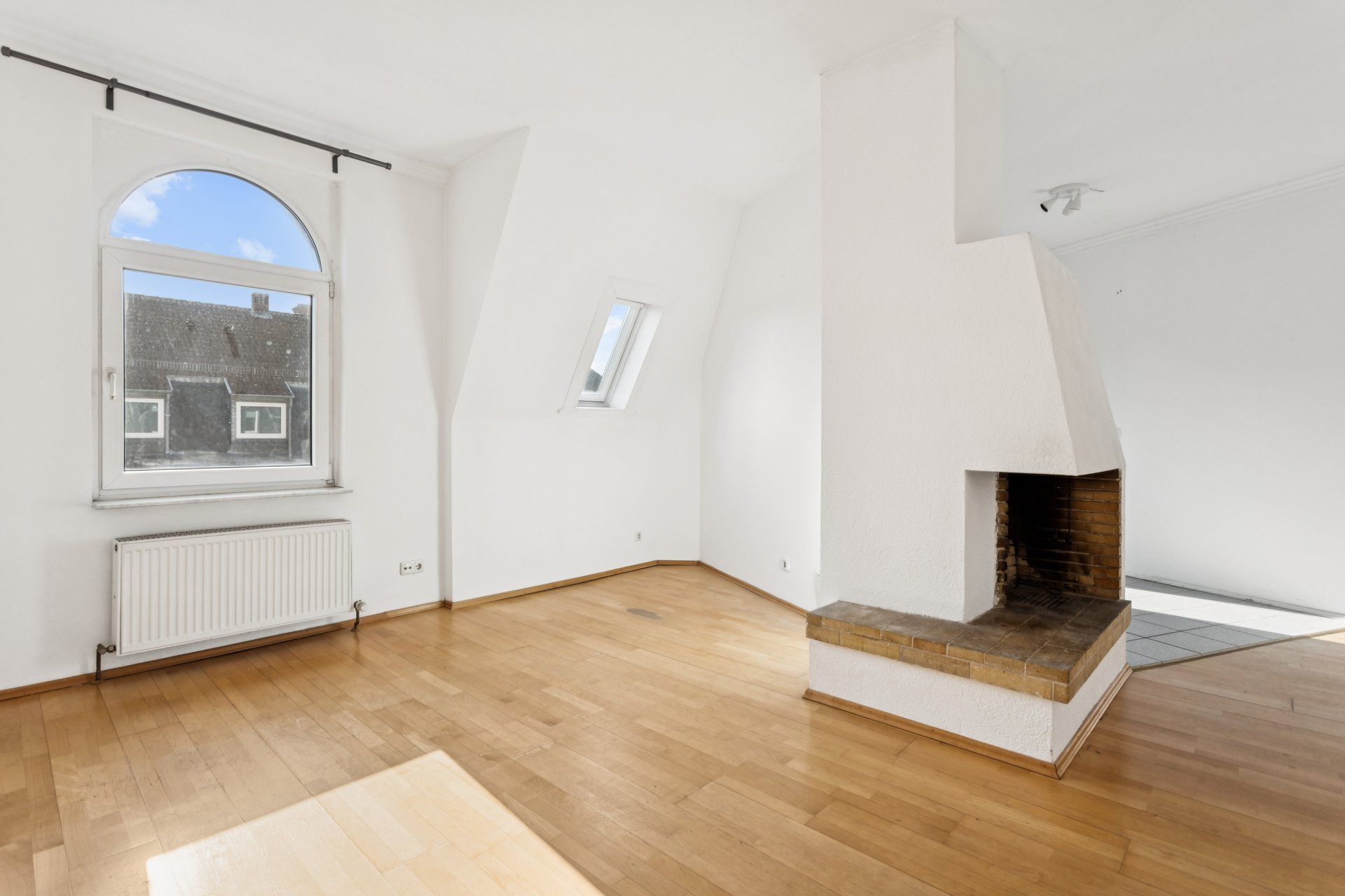 Urbanes Wohnen mit Charakter – Helle Altbauwohnung im beliebten Bornheim