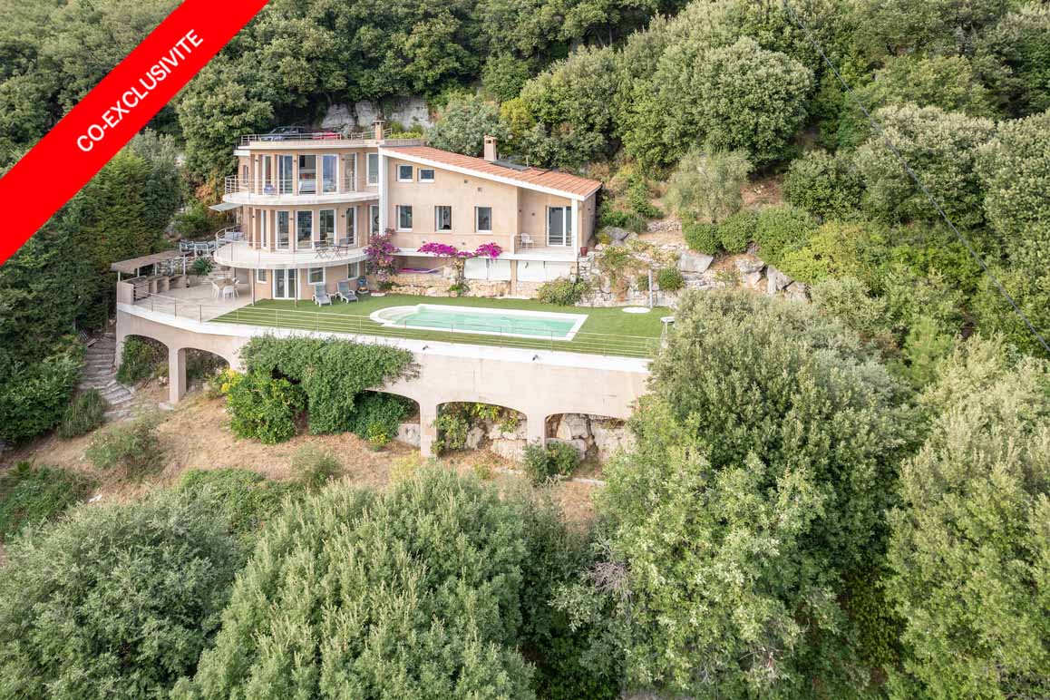 Modernist villa with sea views, swimming pool and outbuildings