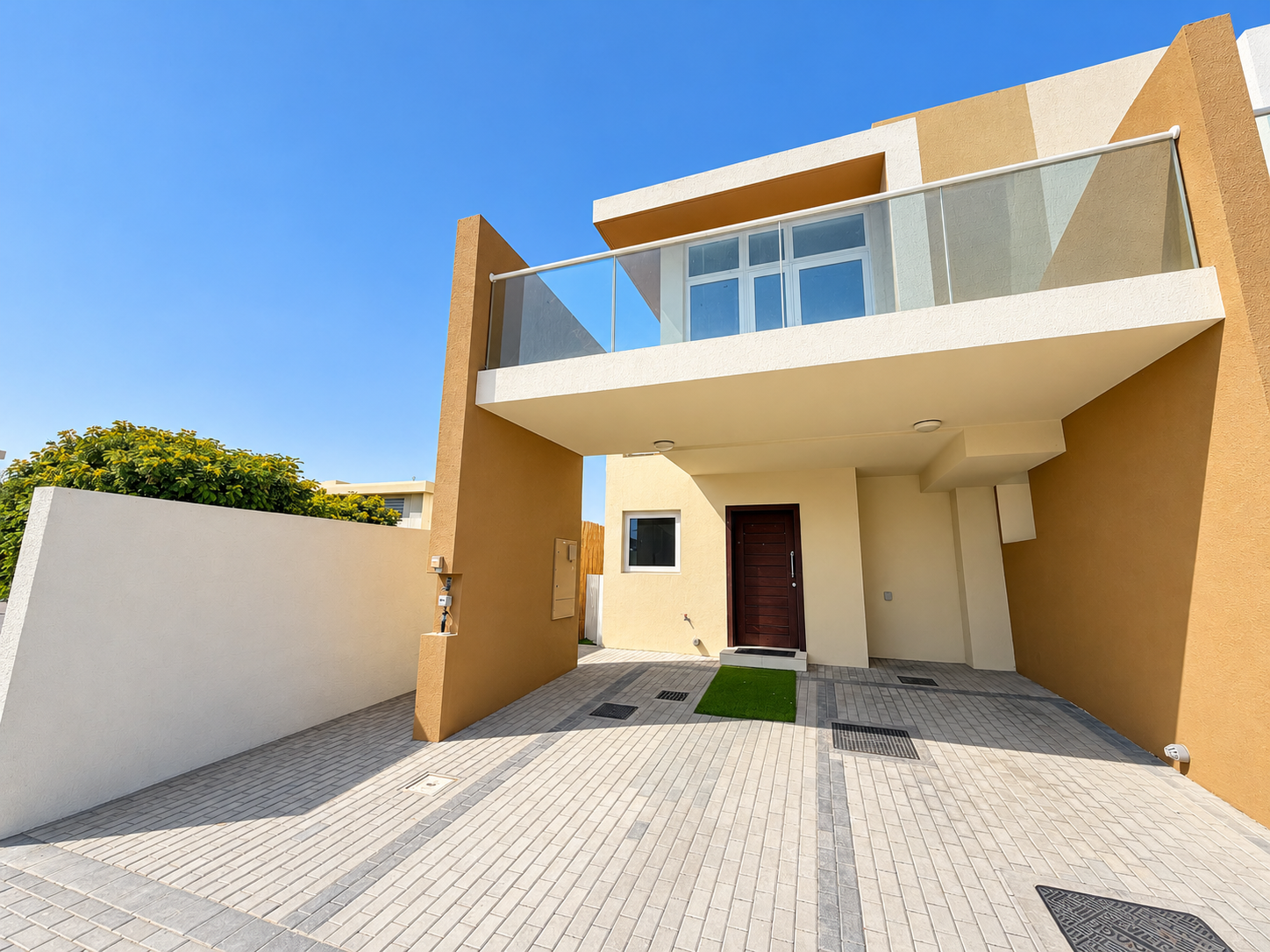 End Unit | Vacant | Close to Amenities