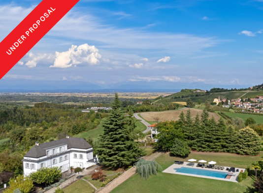 Maestosa residenza di prestigio con piscina e vigna