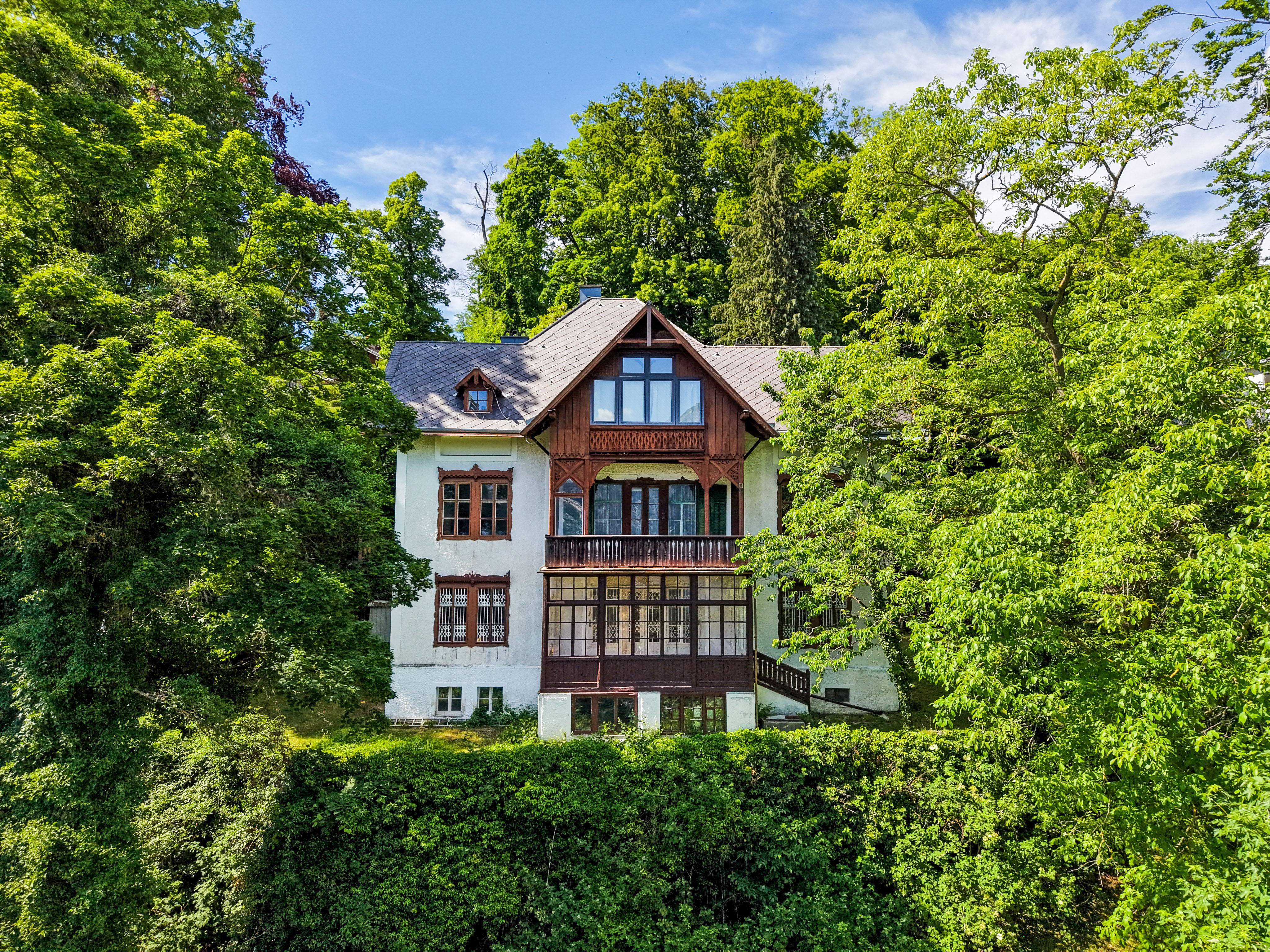 Hidden Gem, Endless Views - Gmunden on Lake Traunsee: existing building with spectacular, unobstructable lake and castle views, plus extensive expansion potential