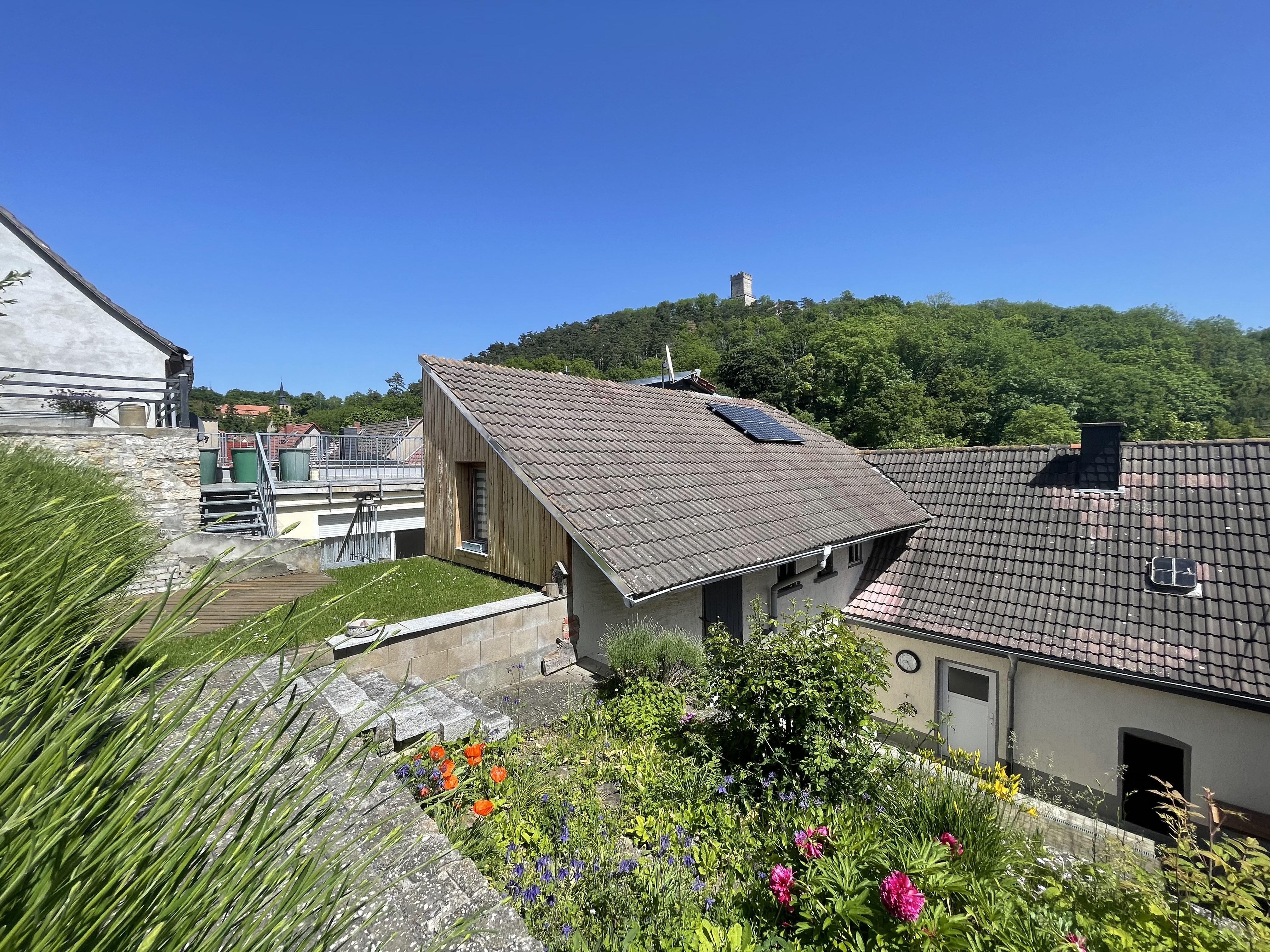 Idyllisch wohnen mit Burgblick & großer Dachterrasse