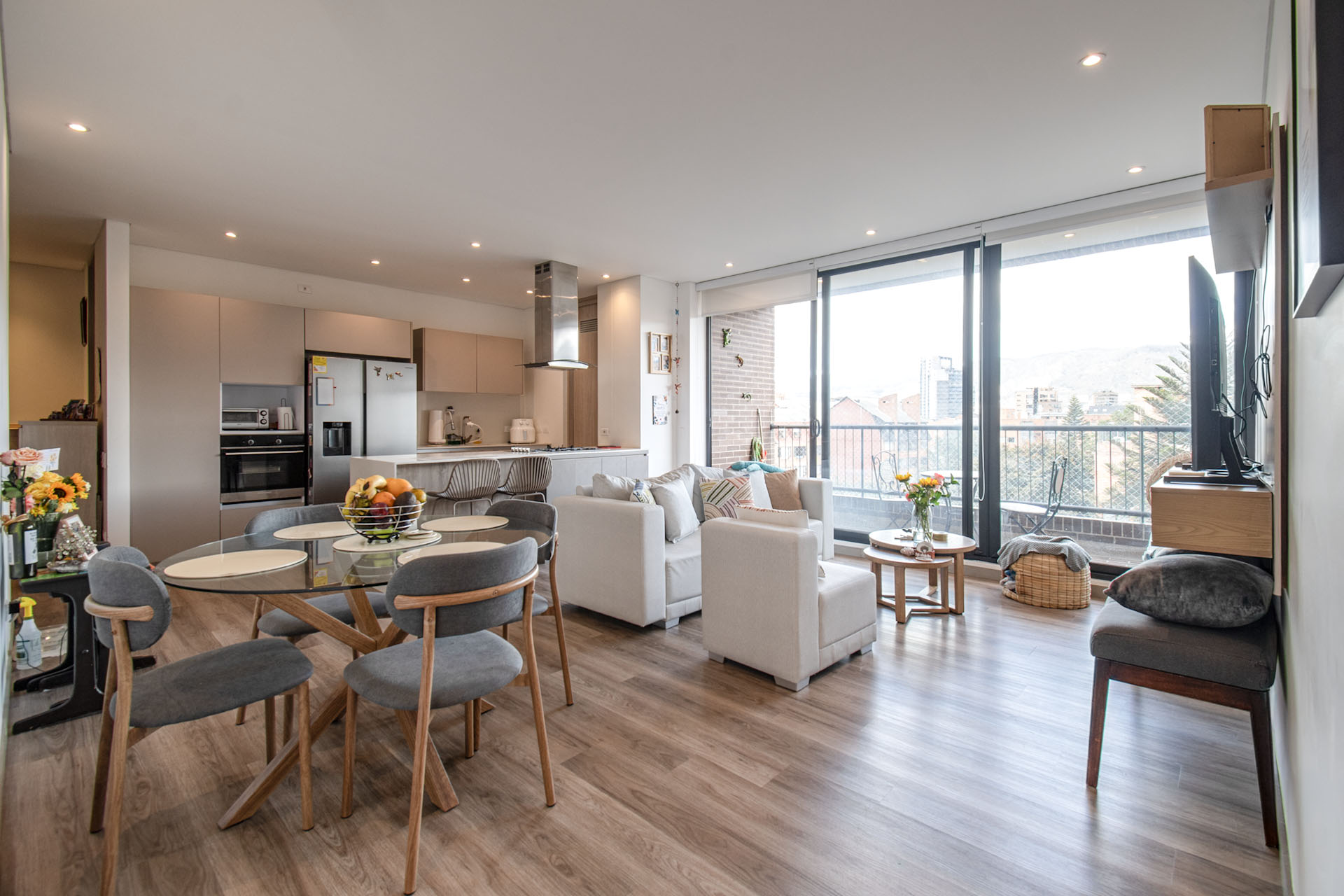 Moderno apartamento con balcón para venta en Pasadena