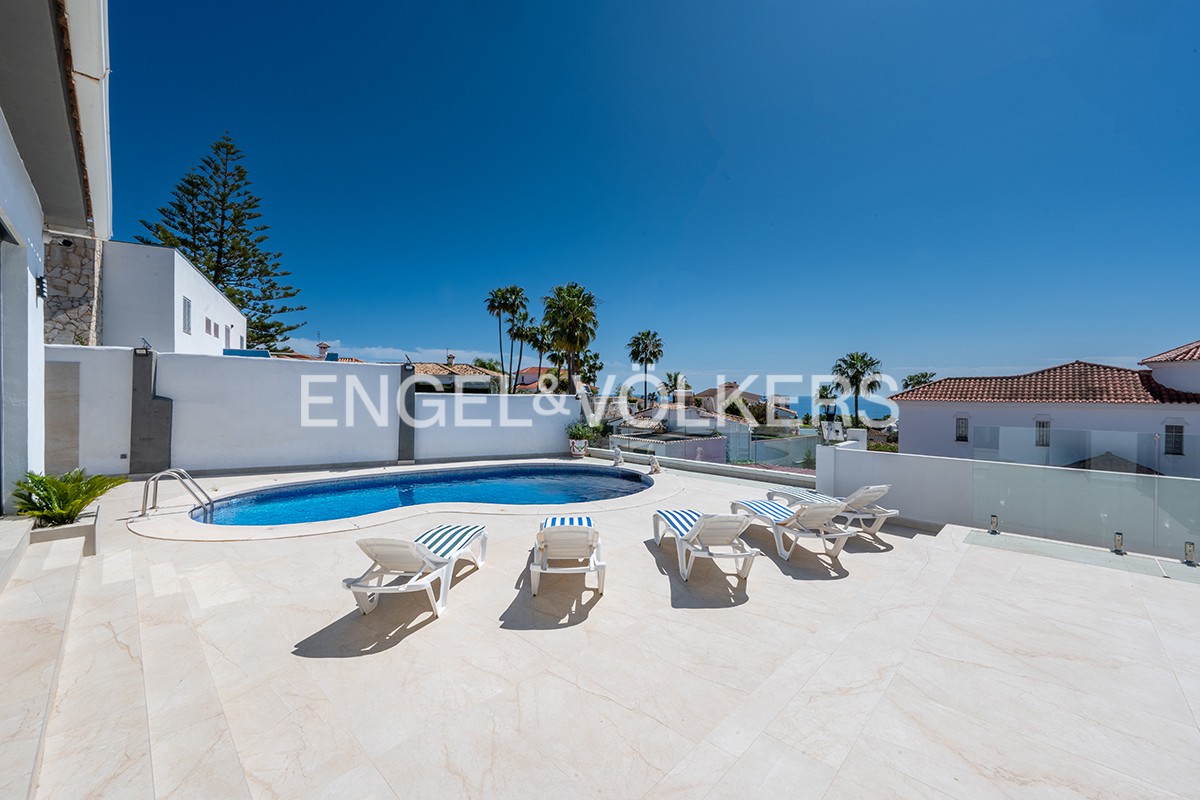 Wonderful Villa in Mijas Costa: Modern Luxury with Sea Views and Private Pool