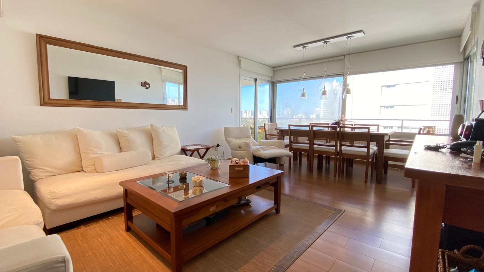 Apartment with renewed elegance in front of Playa Mansa