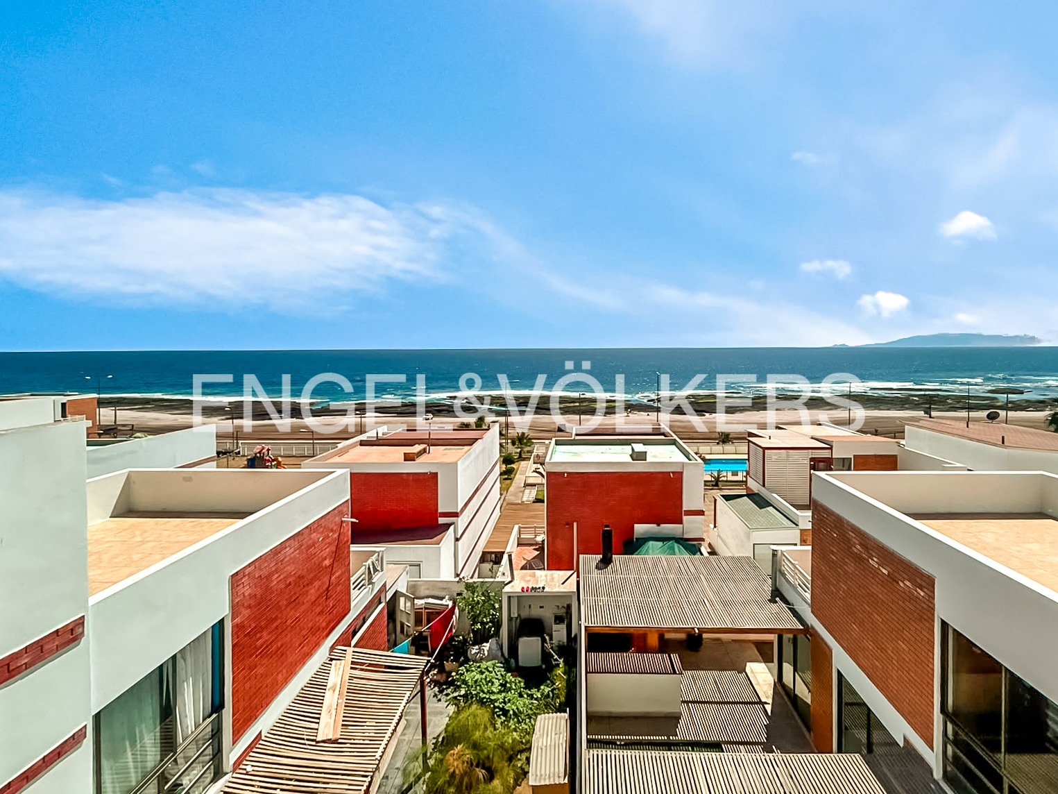 Casa 4D 3B en condominio con 4 estacionamientos