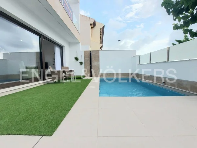 Villas nuevas con piscina en San Pedro