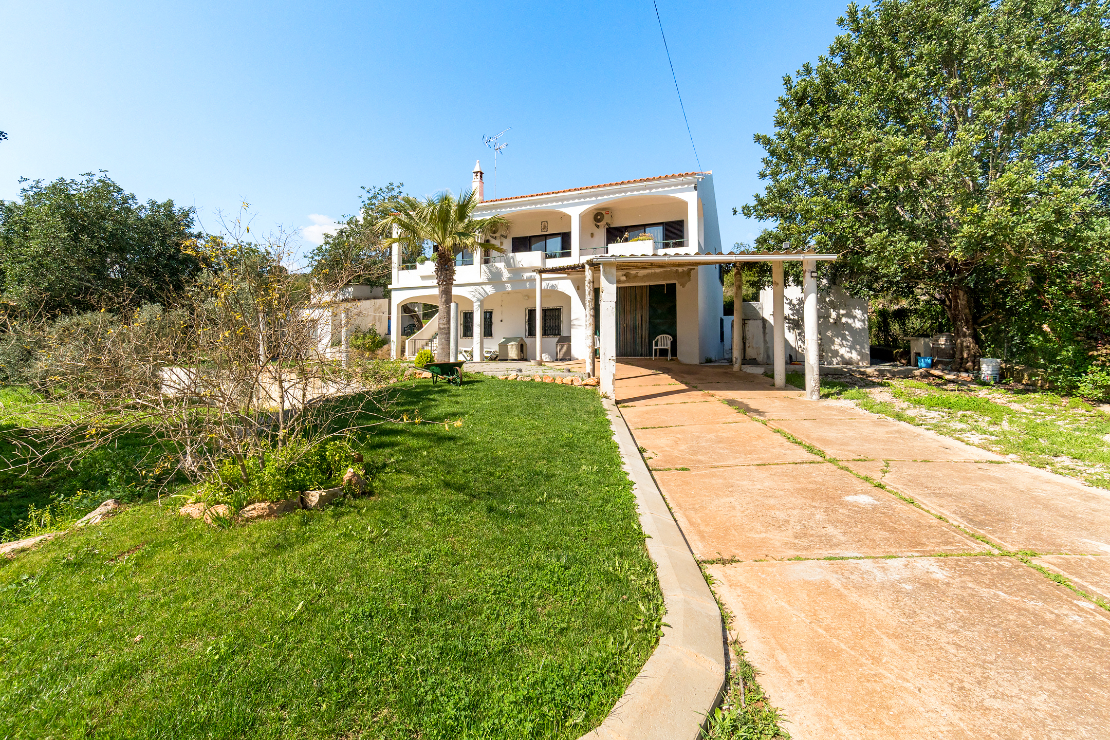 Country Property with approx. 1,5 ha of Land and 3-Bed Villa near Loulé
