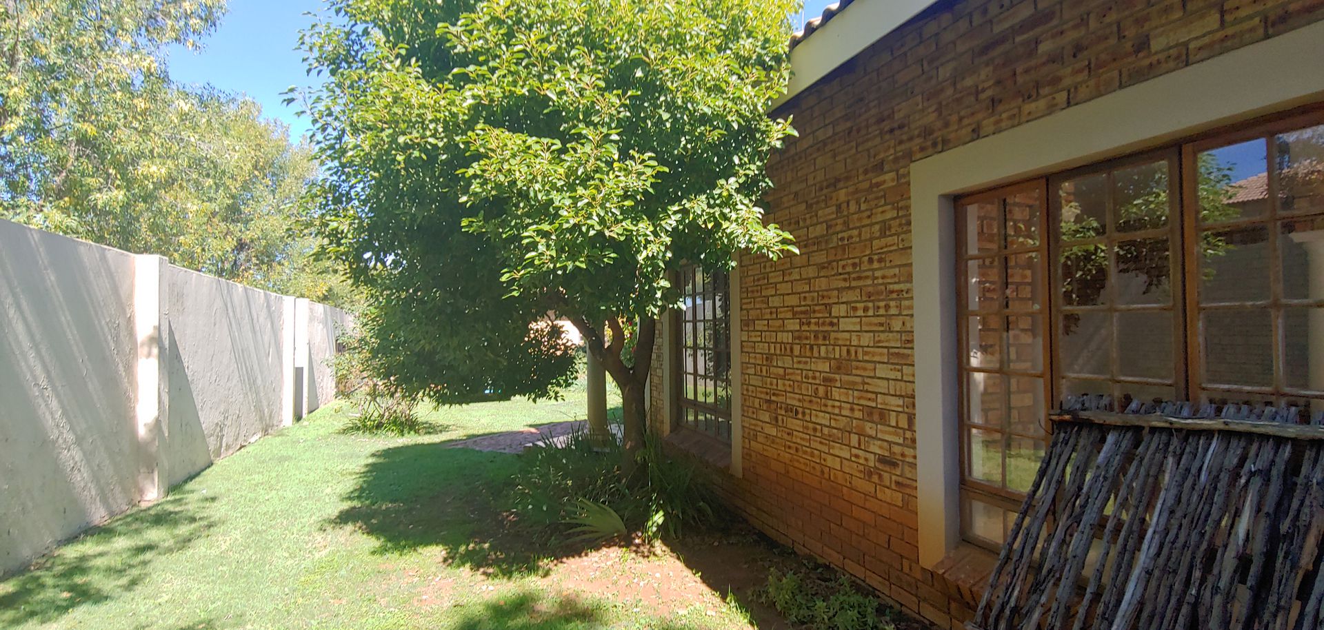 Spectacular house to rent in Van der Hoff park