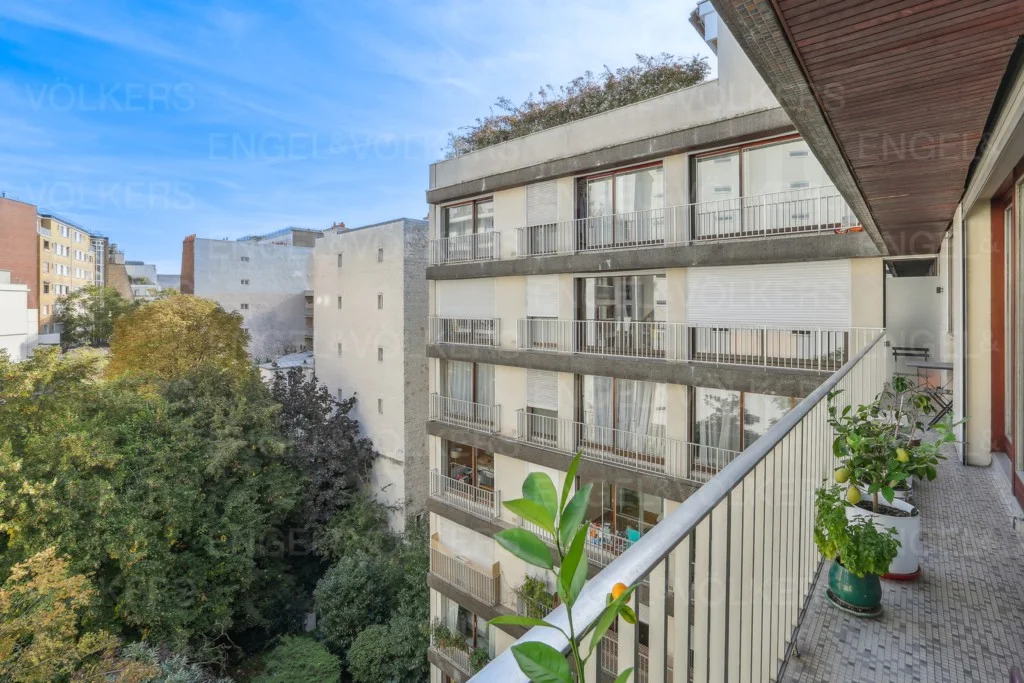 Paris 16 : One Bedroom flat with balcony in a quiet Street