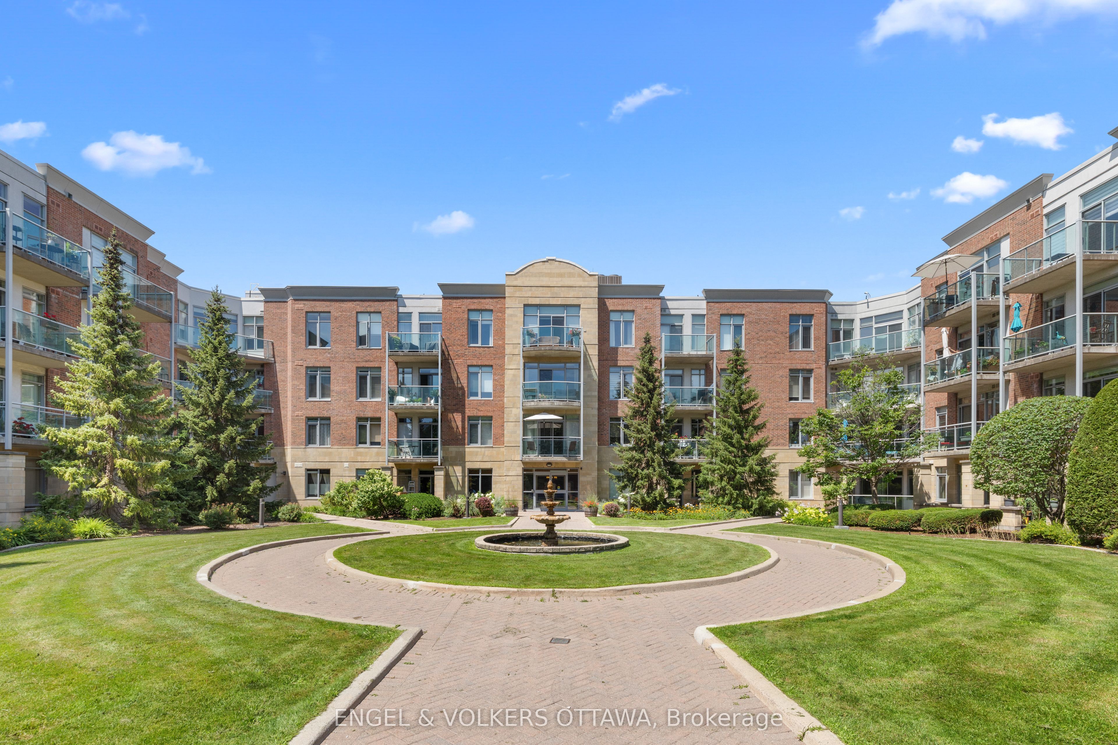 Gorgeous condo in the heart of downtown!