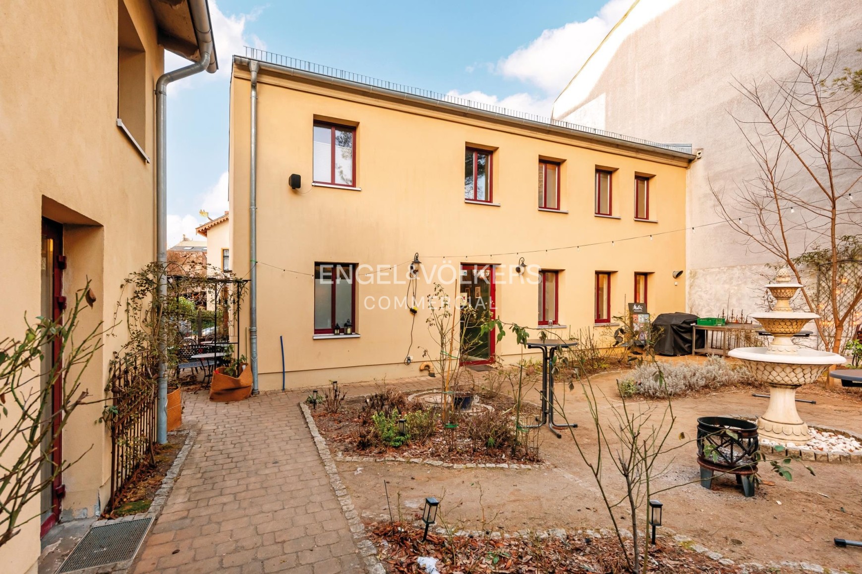 Commercial property with coach house in Friedrichshagen