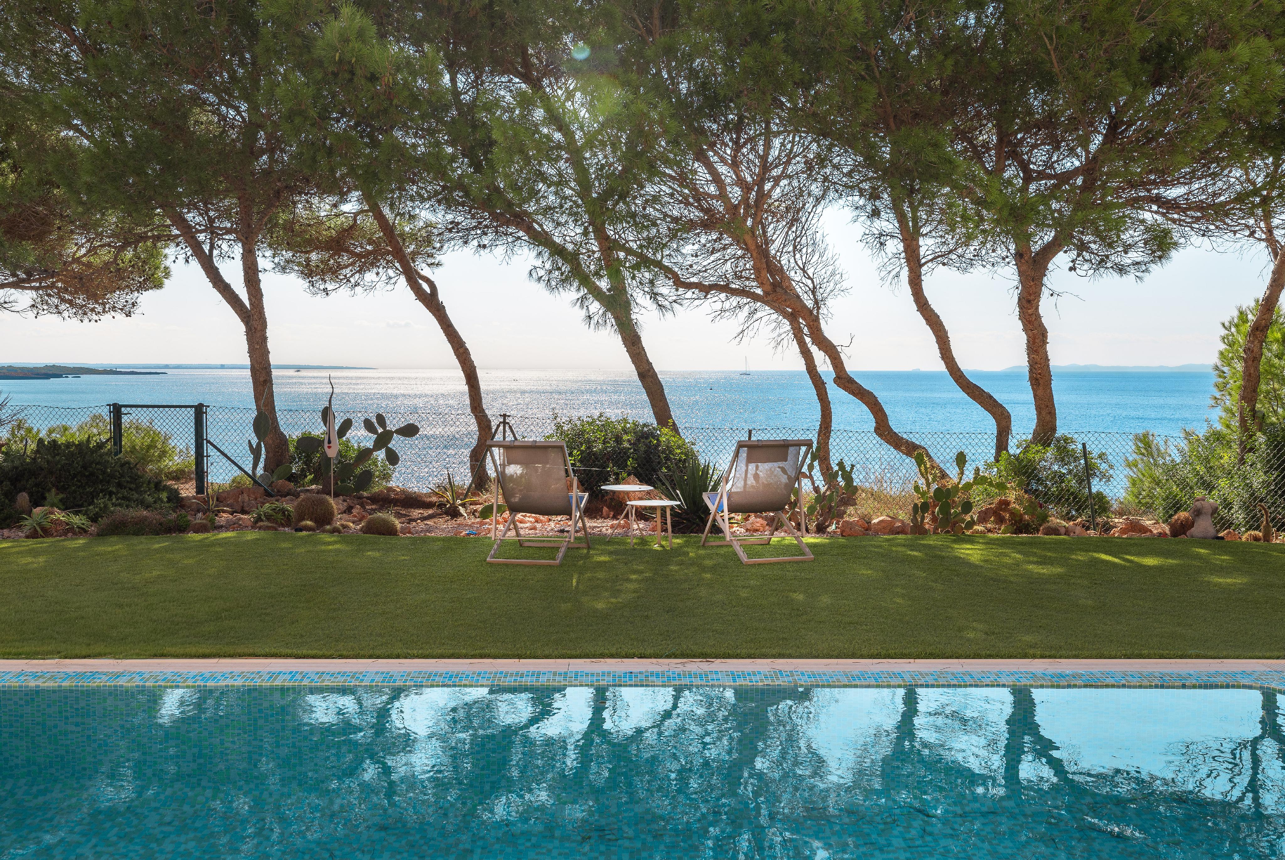 Mediterranean oasis: Stunning seafront villa