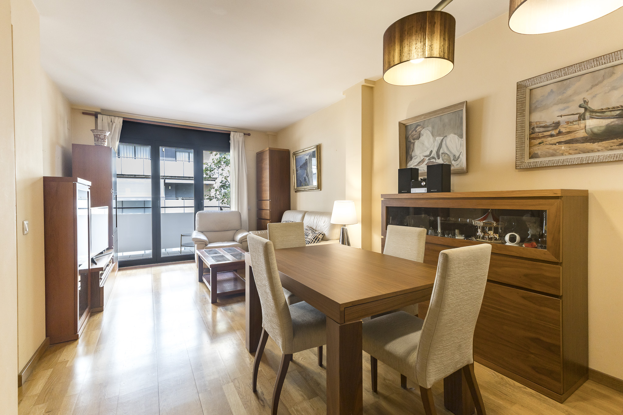 Piso de 3 habitaciones y parking en Les Corts