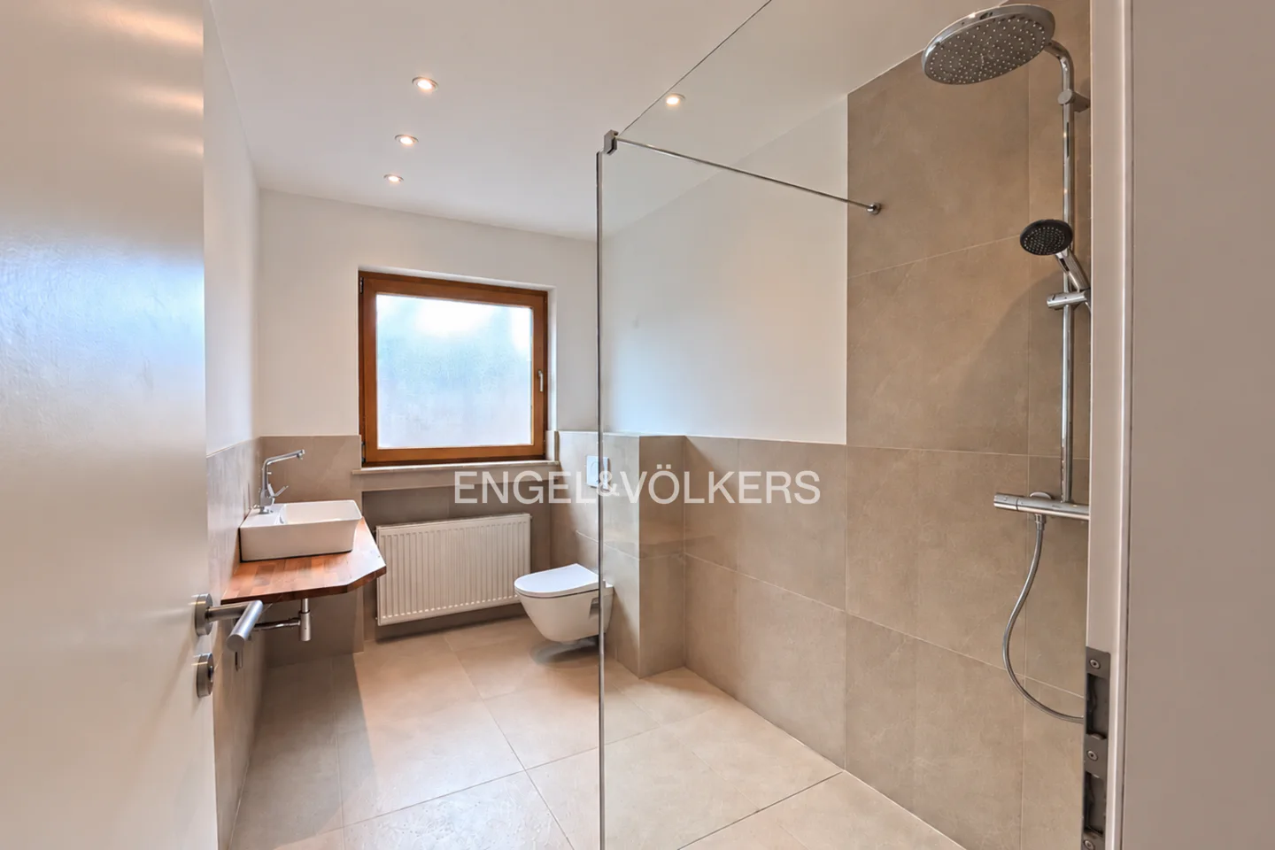 Exklusiv kernsanierte 3-Zimmer-Wohnung mit großzügiger Terrasse - Photo 4