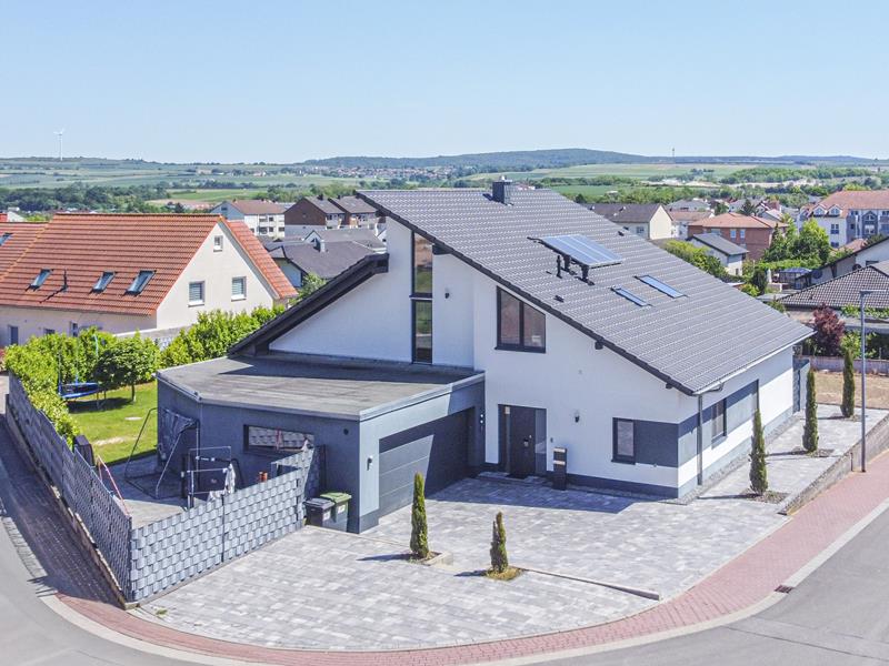 Beeindruckende Architektenvilla – Neuwertig mit KFW-70-Standart & vielen Extras!