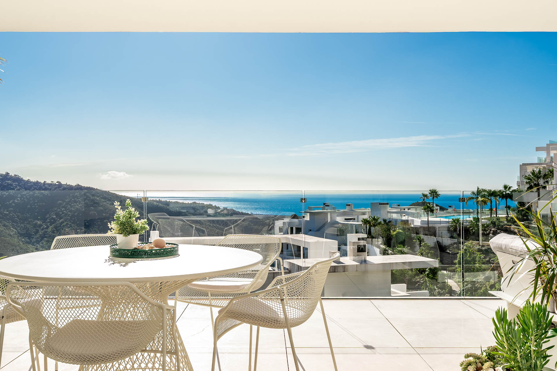 South-Facing Apartment with Panoramic Views for Sale in Palo Alto Marbella