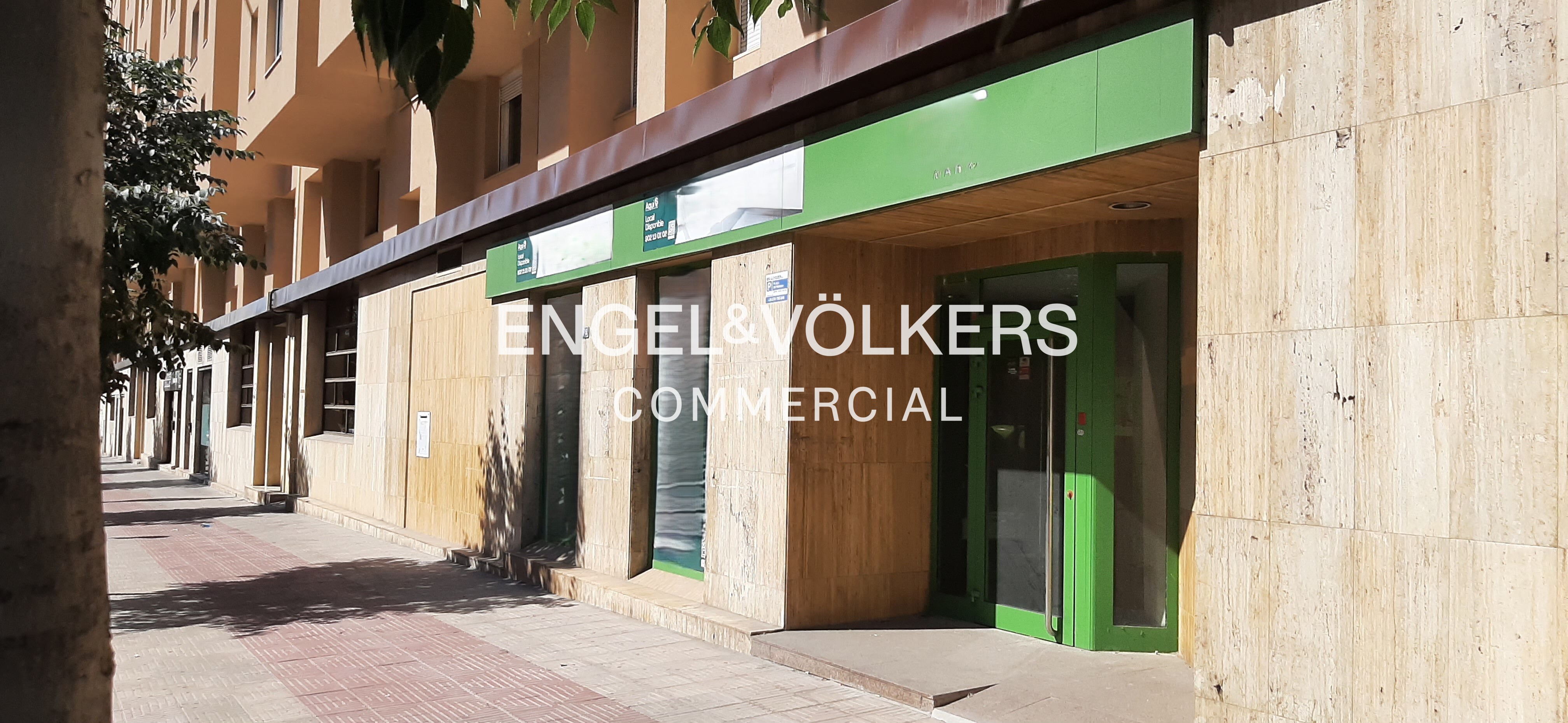 Local-oficina comercial en zona de Fira Sabadell