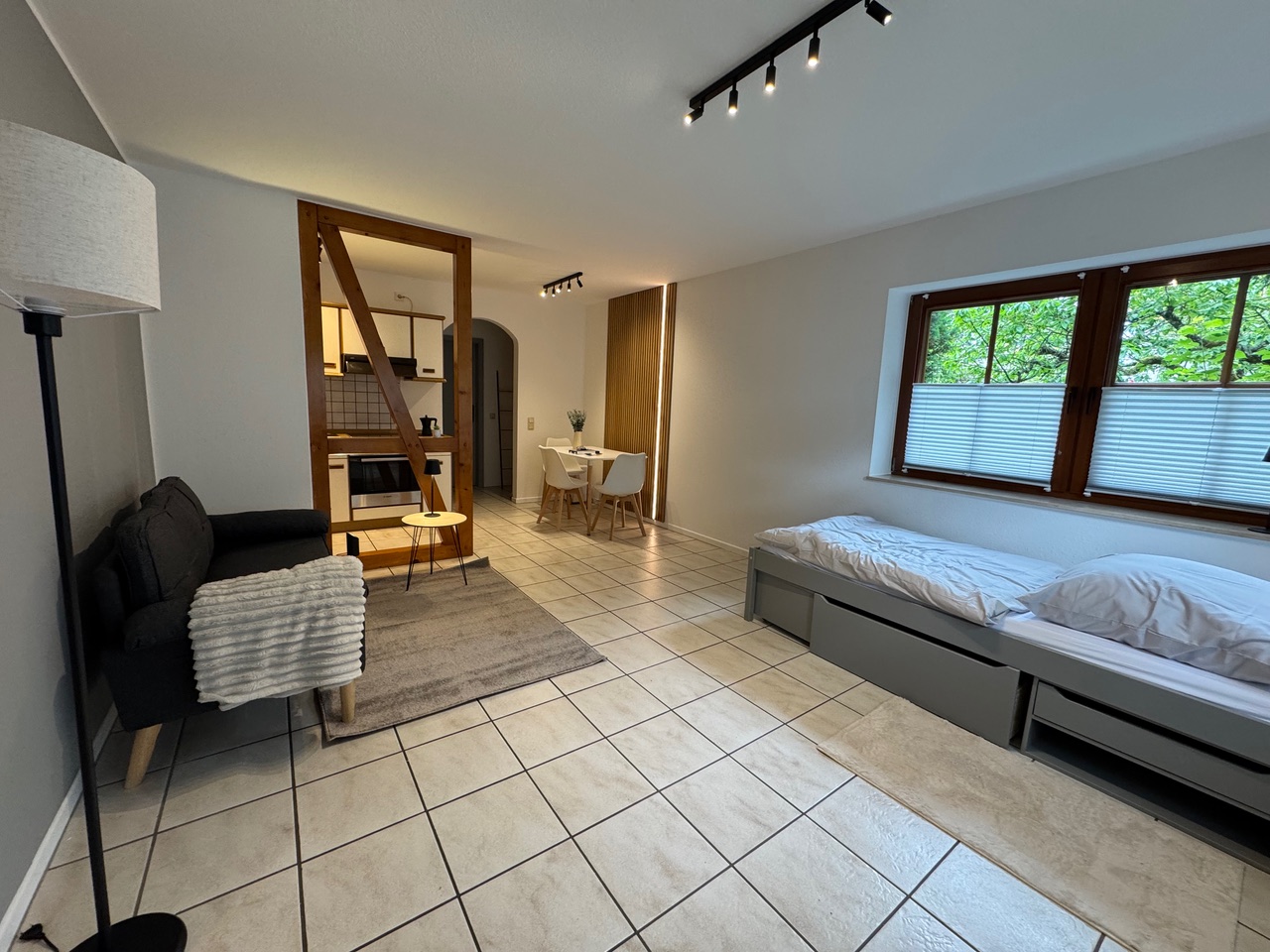 Möblierte 1-Zimmer-Wohnung mit Terrasse & Blick ins Grüne – Erstbezug nach Renovierung