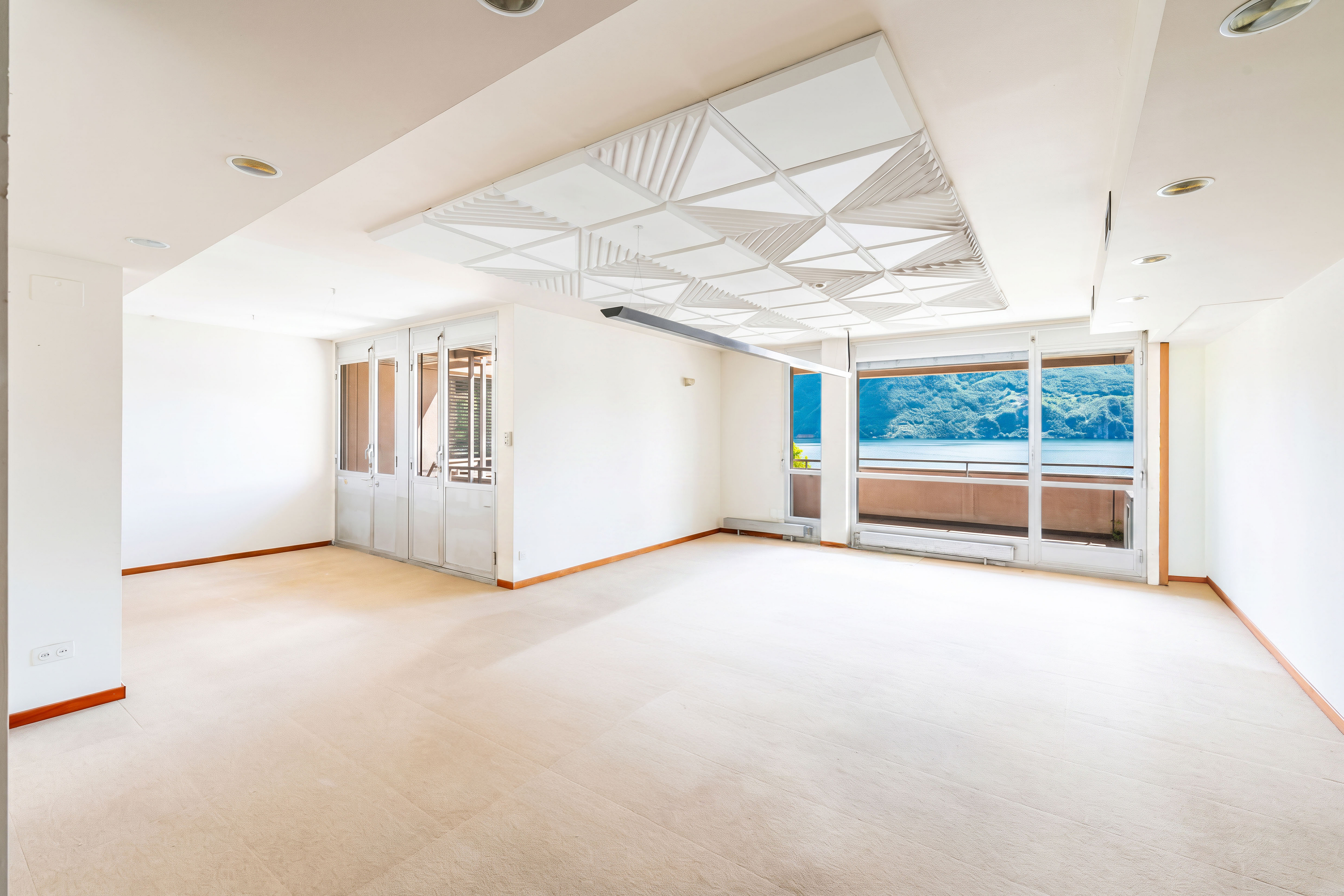 Spacious lakefront apartments | unit D