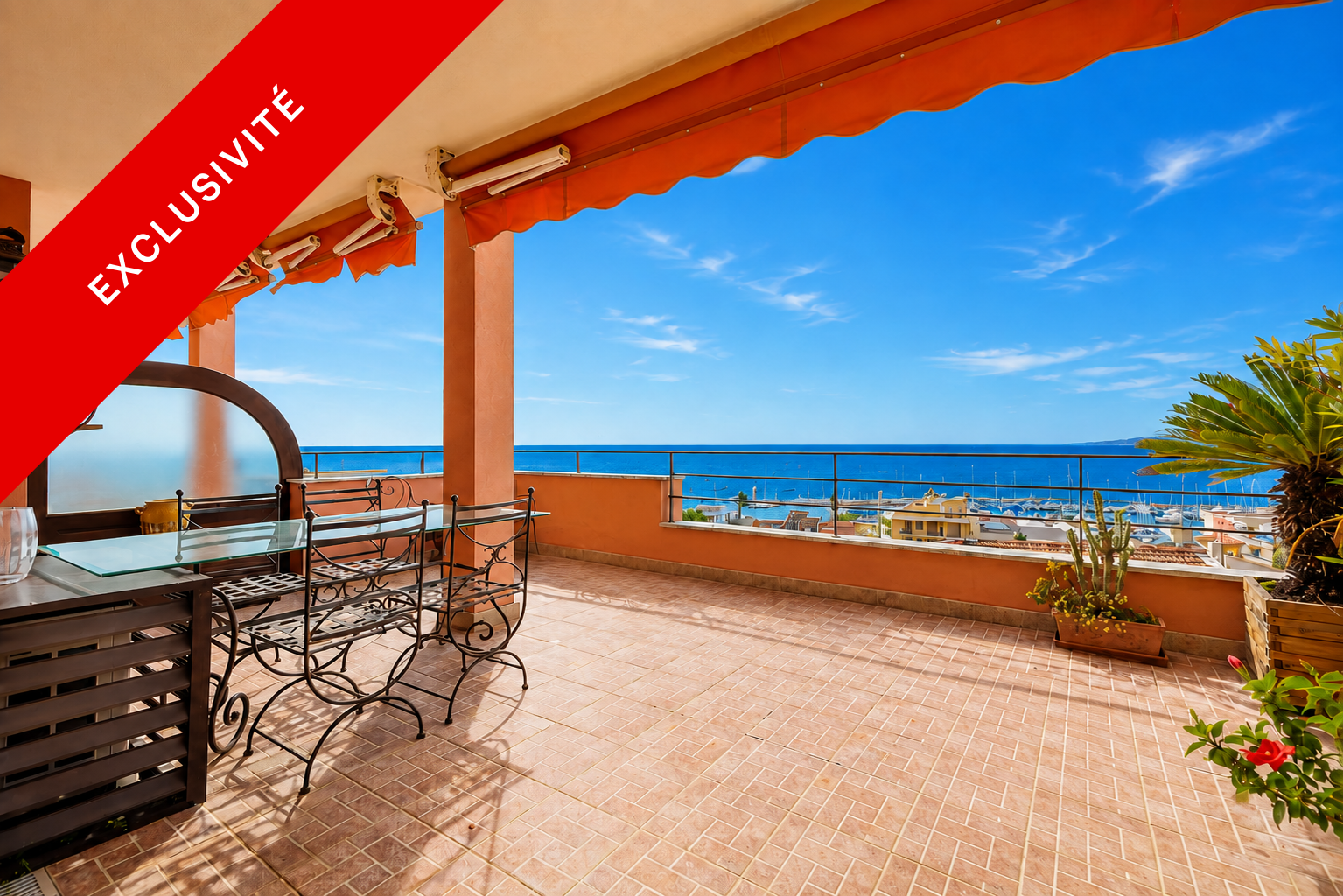 Wohnung mit Terrasse und Panoramablick aufs Meer