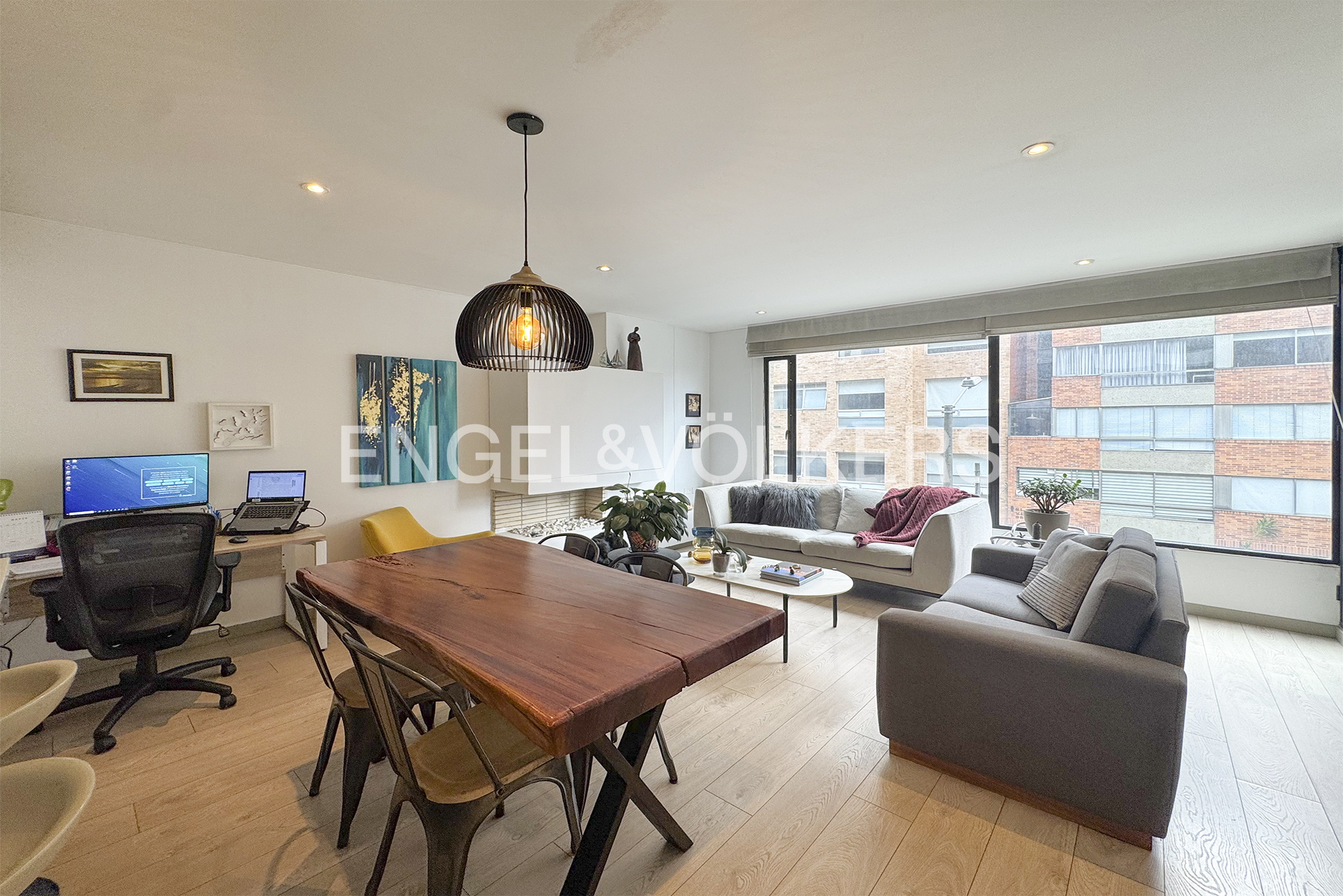 Moderno apartamento con balcón para arriendo en El Virrey