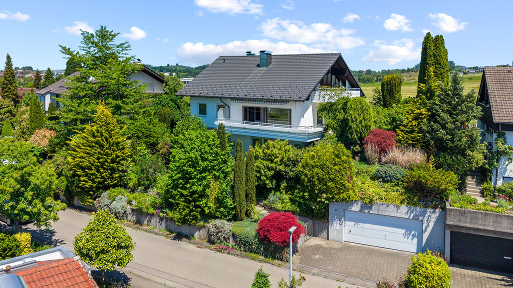 Großzügiges Einfamilienhaus mit Einliegerwohnung sowie See- und Bergblick in Tettnang-Schäferhof