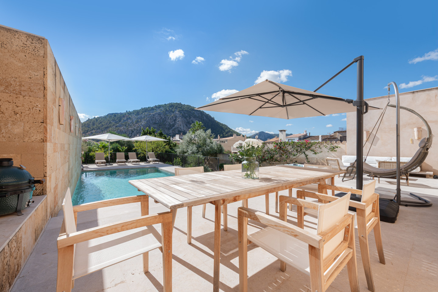 Stunning townhouse with spacious outdoor area and guesthouse, Pollensa