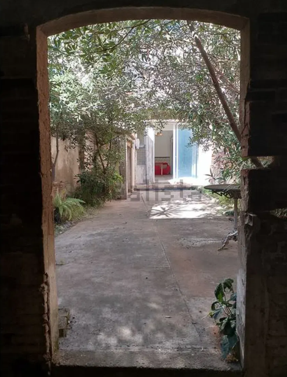 LA CASA QUE TODOS BUSCAN EN EL CENTRO: GRAN PATIO, ORIENTACIÓN SUR Y TODO EL POTENCIAL
