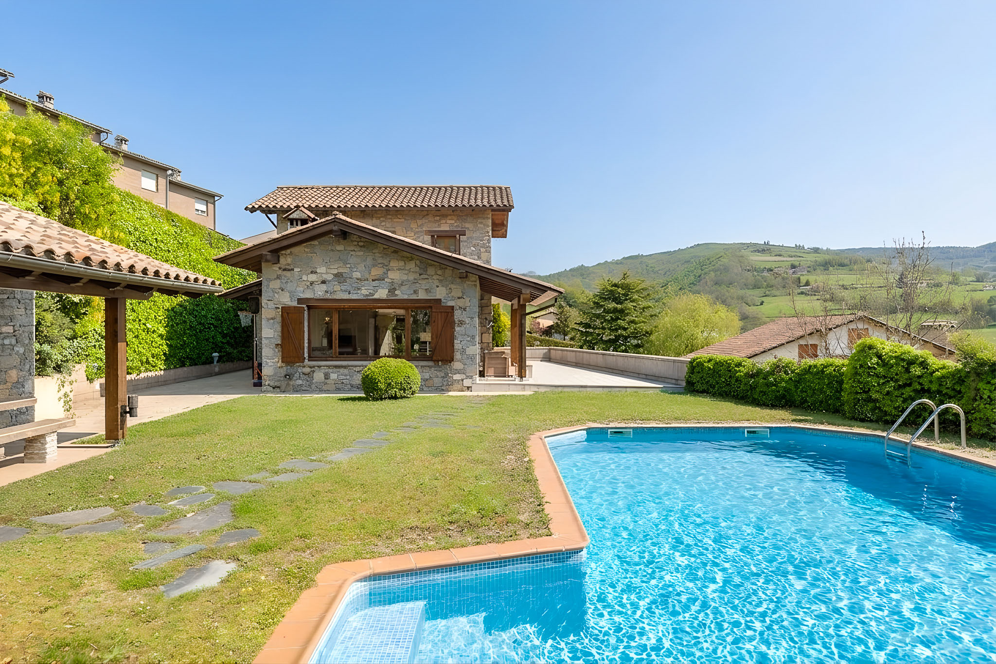 Rustic-modern luxury in the scenic municipality of Molló