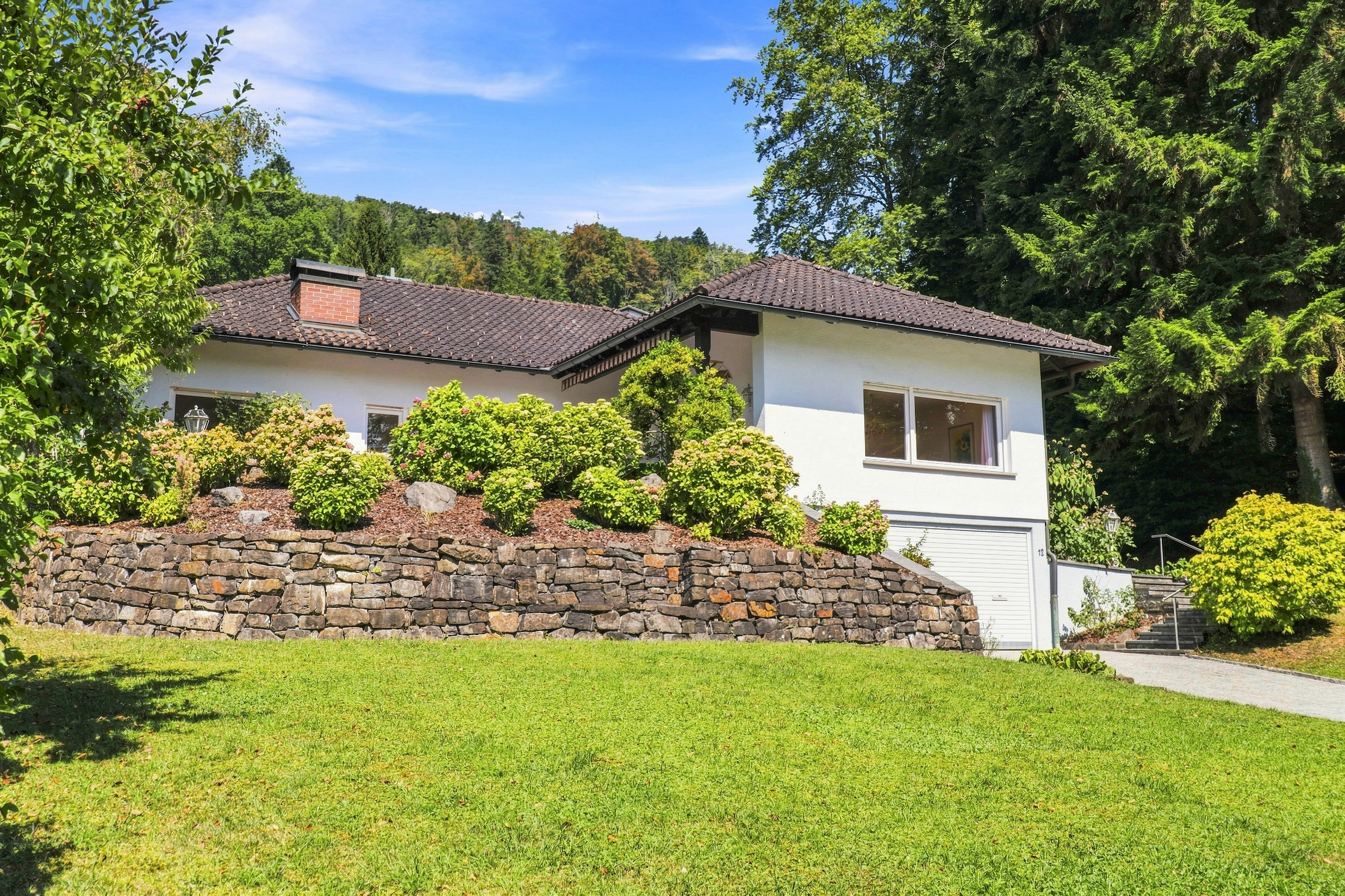 Wo Ruhe Raum bekommt – gepflegtes Einfamilienhaus mit eigenem Wald