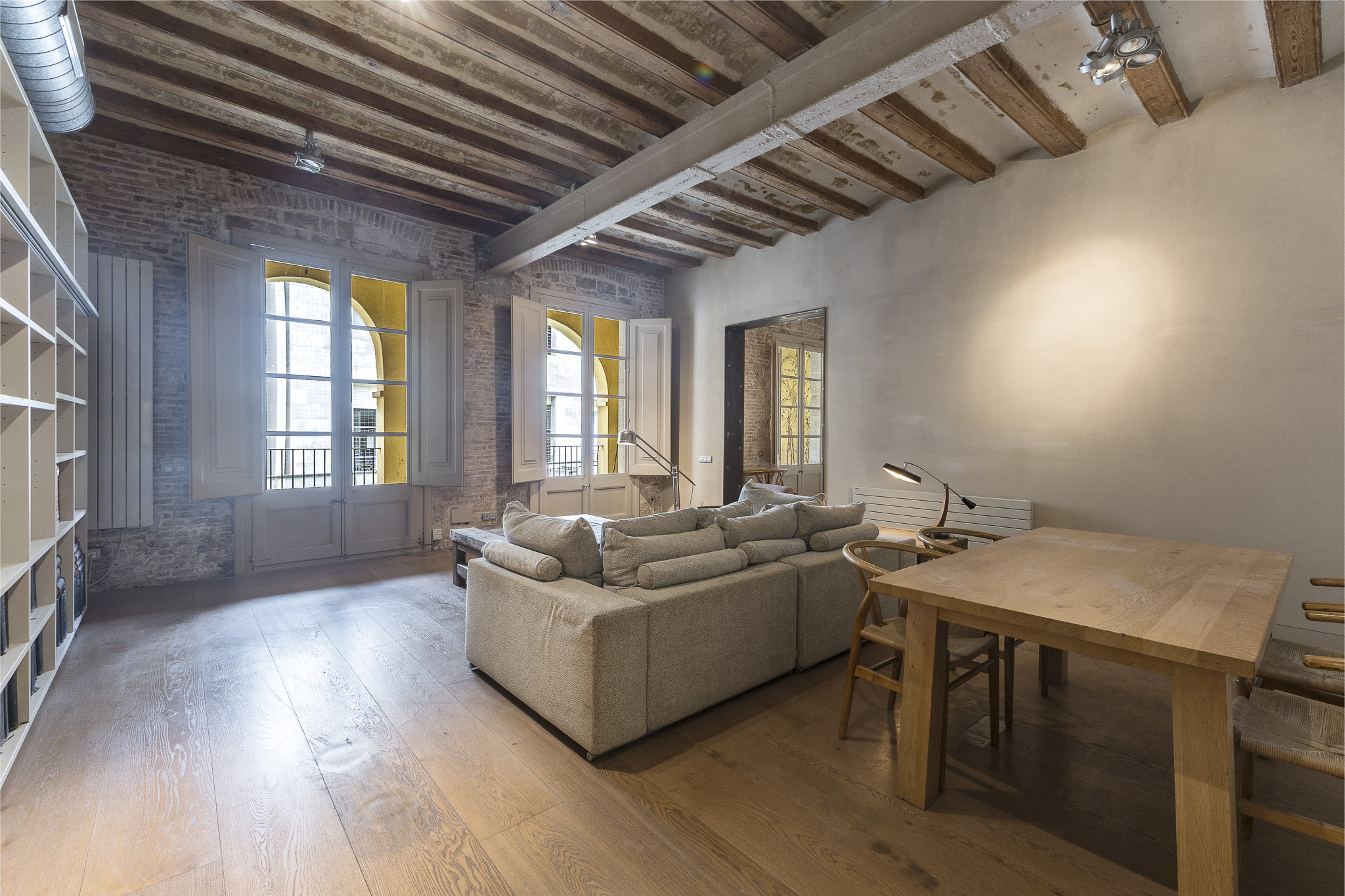 Renovated apartment in a 1910 stately building — historic Barcelona